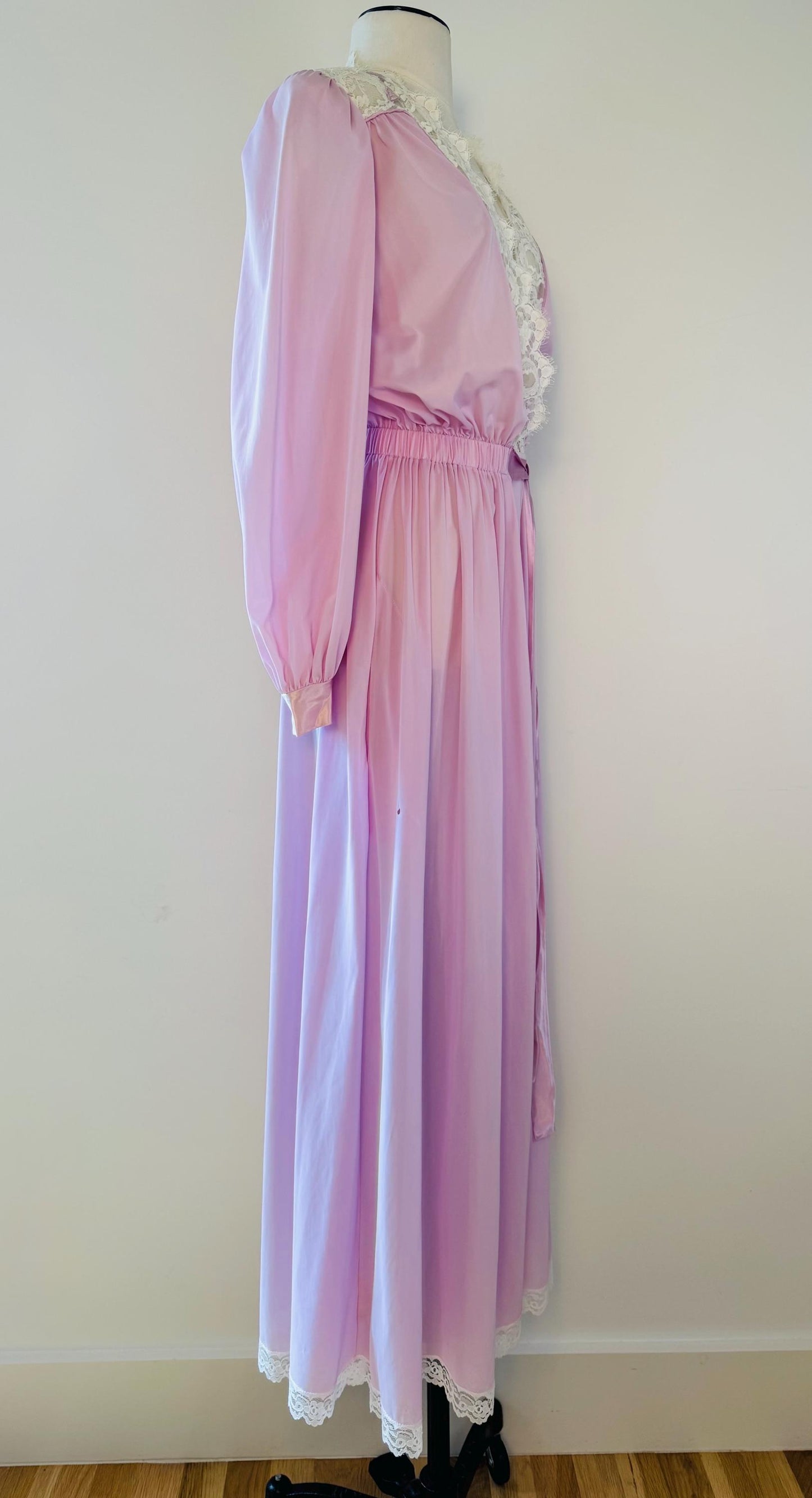 Vintage 40s Throw Back Lucie Ann Lilac Nylon and Lace House Coat