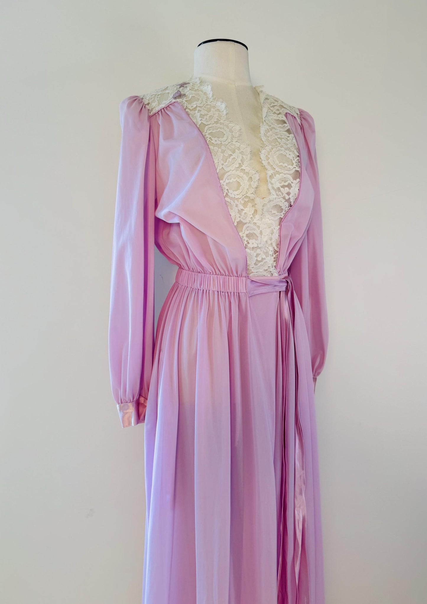 Vintage 40s Throw Back Lucie Ann Lilac Nylon and Lace House Coat
