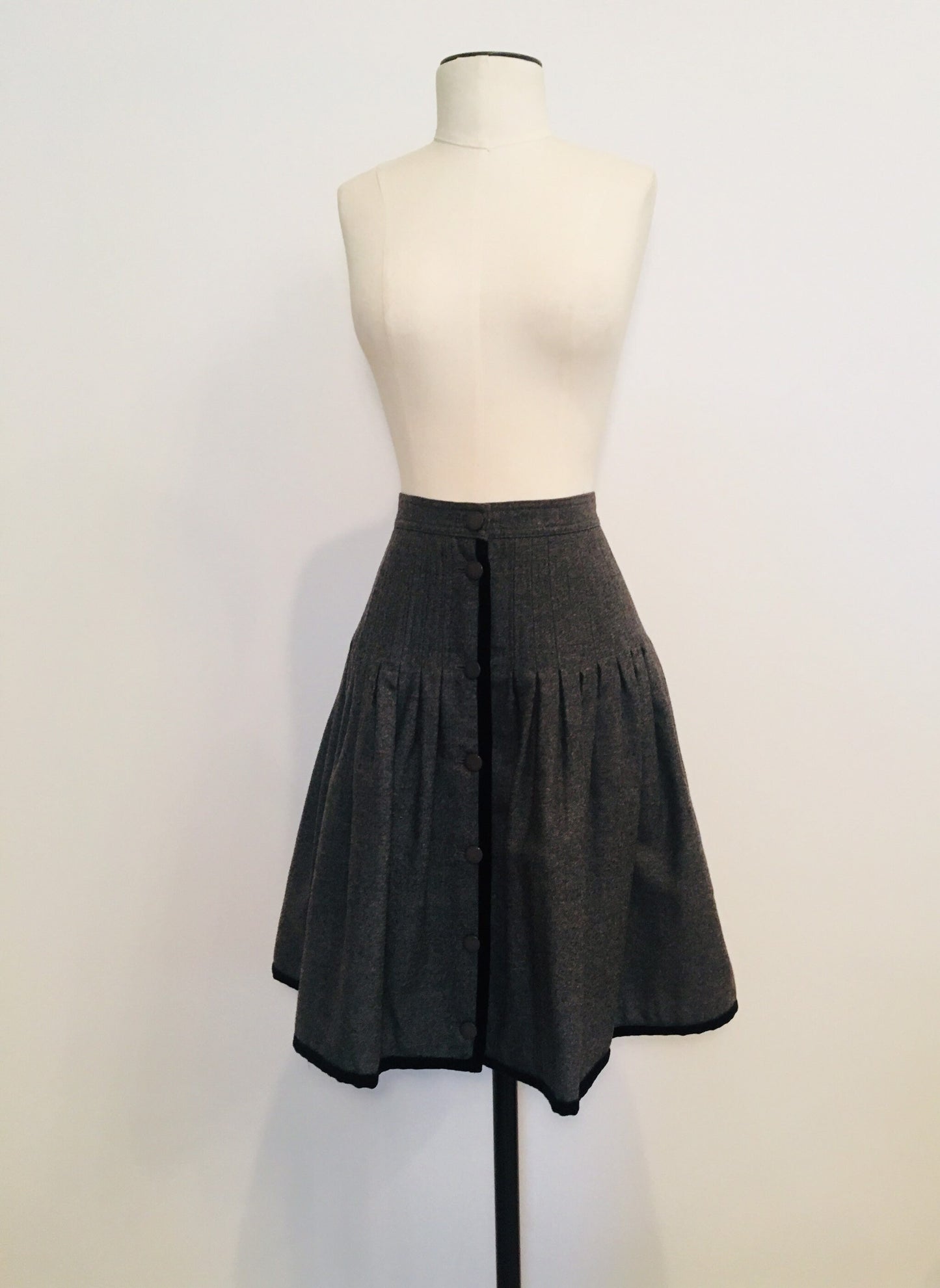 Vintage Valentino Fit and Flare Pleated Front Button Over The Knee Skirt