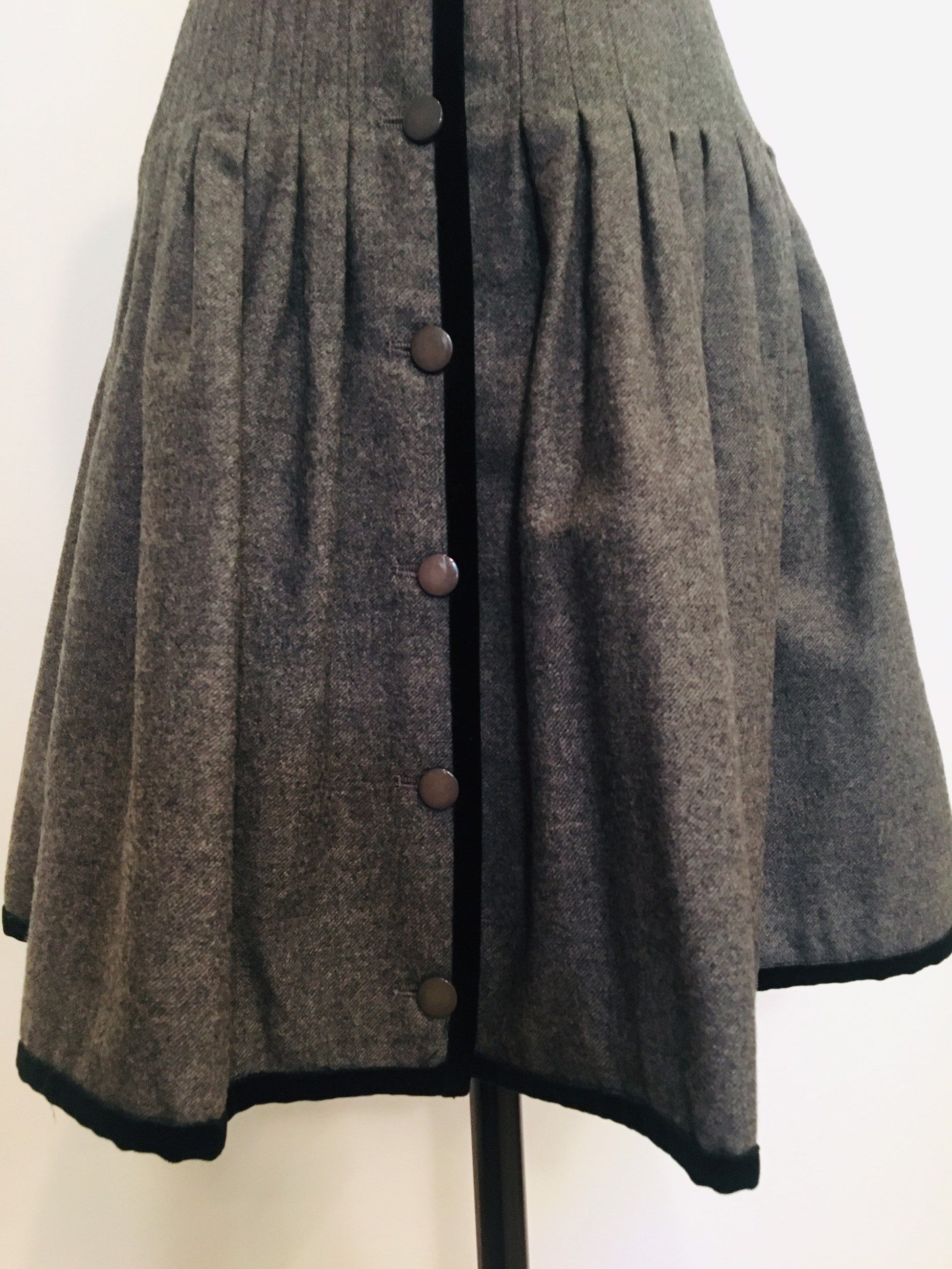 Vintage Valentino Fit and Flare Pleated Front Button Over The Knee Skirt