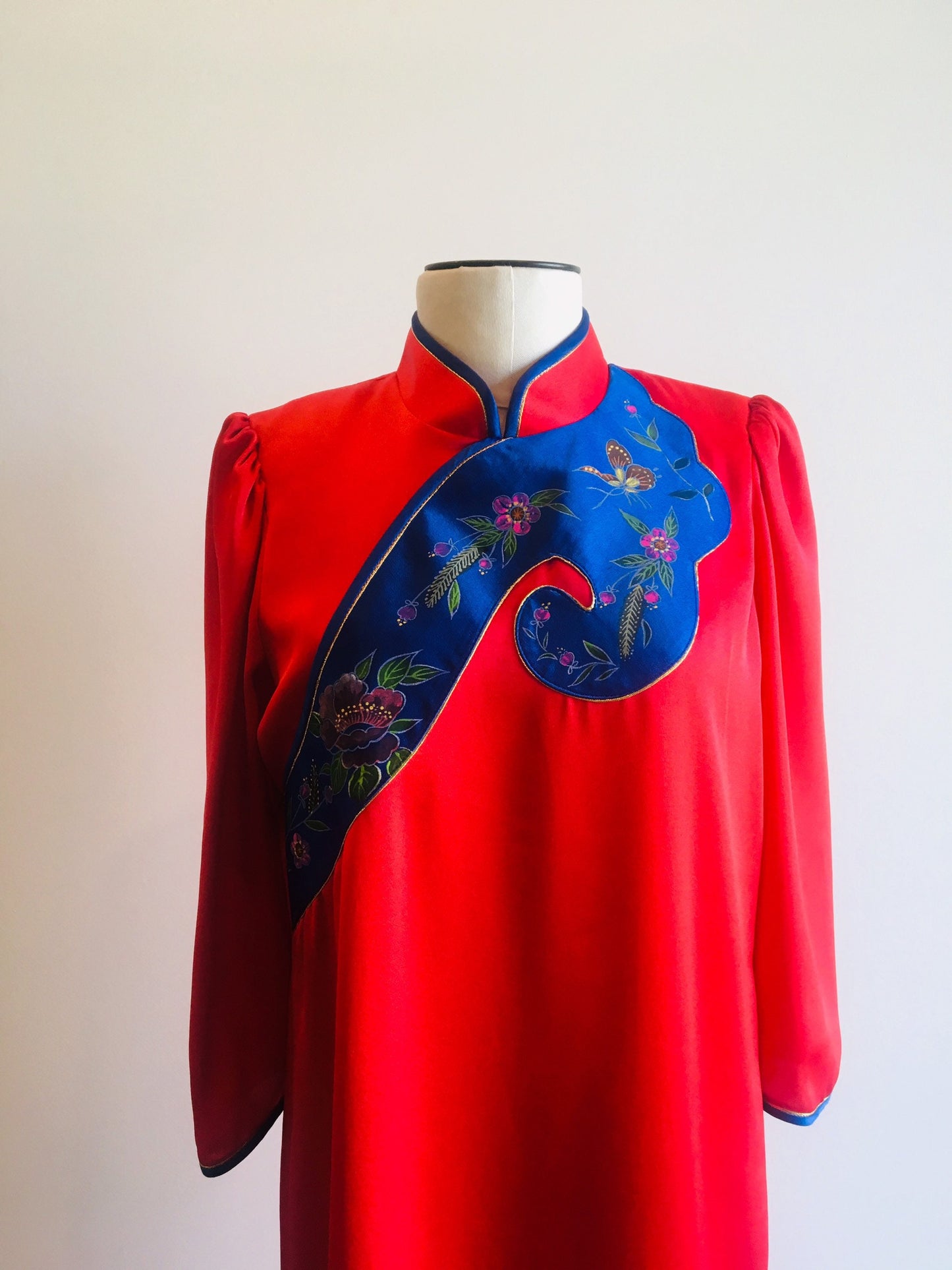 60s Mod Red Satin Hand Painted Mandarin Collar Double Side Slits Puffy Sleeves Application Asian Tunic Dress