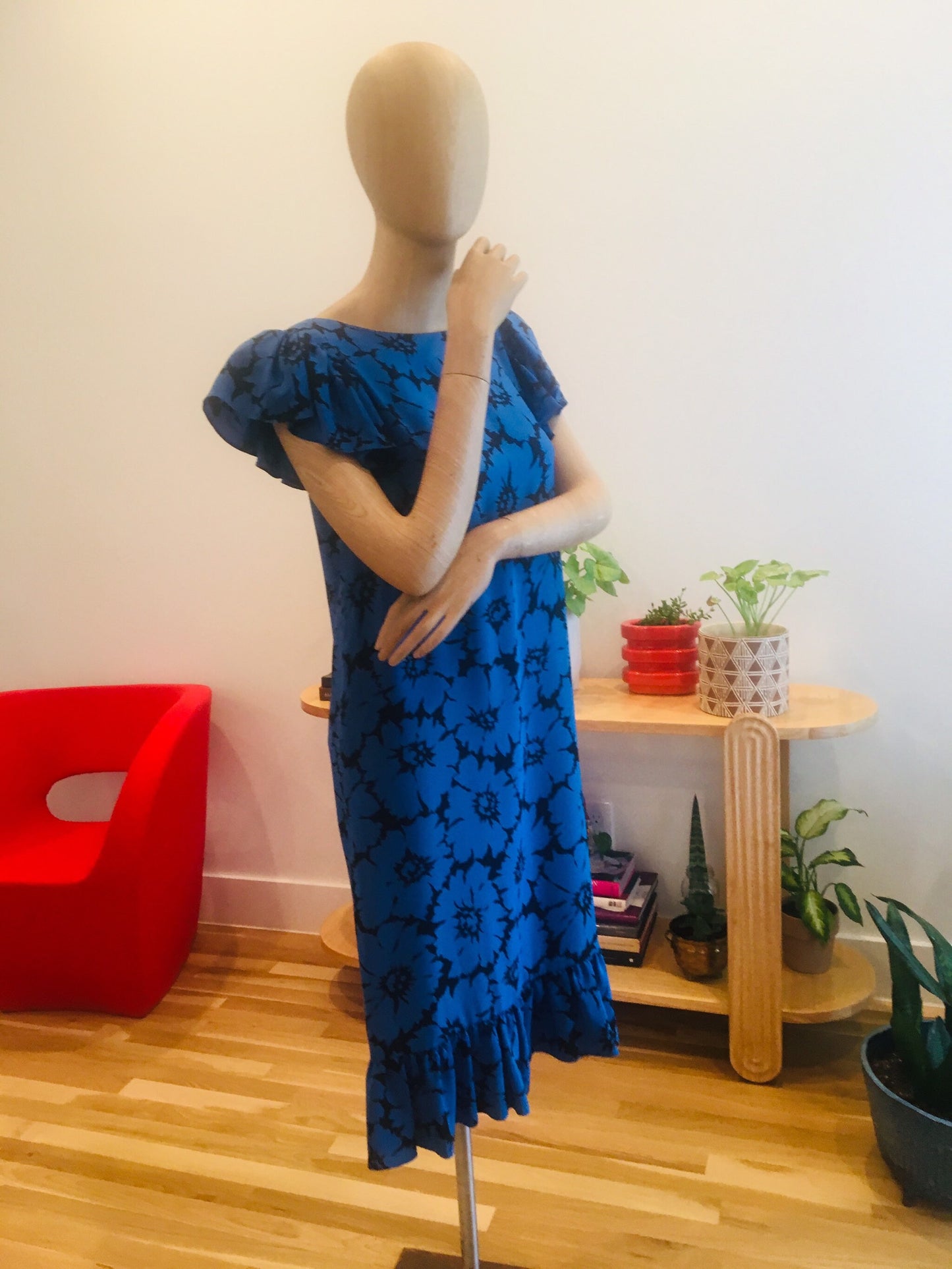 SALE 80s Miss O Oscar de la Renta Blue Floral Silk Ruffled Cap Sleeves Dress