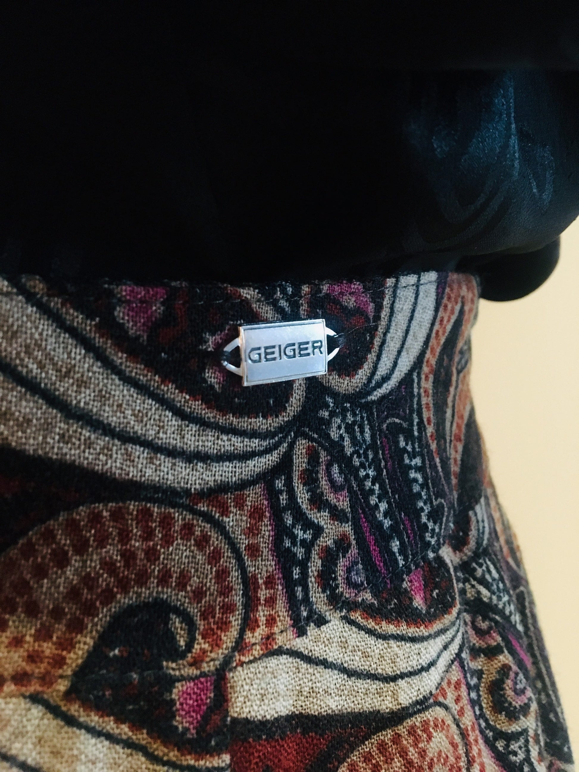 Vintage Wool Paisley Geiger of Austria Midi Half Calf Length Designer Skirt Size 34