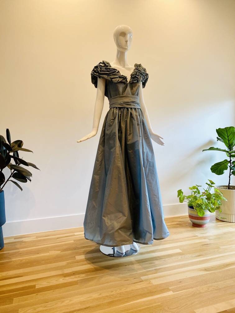 80s Victor COSTA Pale Blue Taffeta Ballgown / Vintage Princess Dress / Vintage Party Dress / Wedding / Quincenera