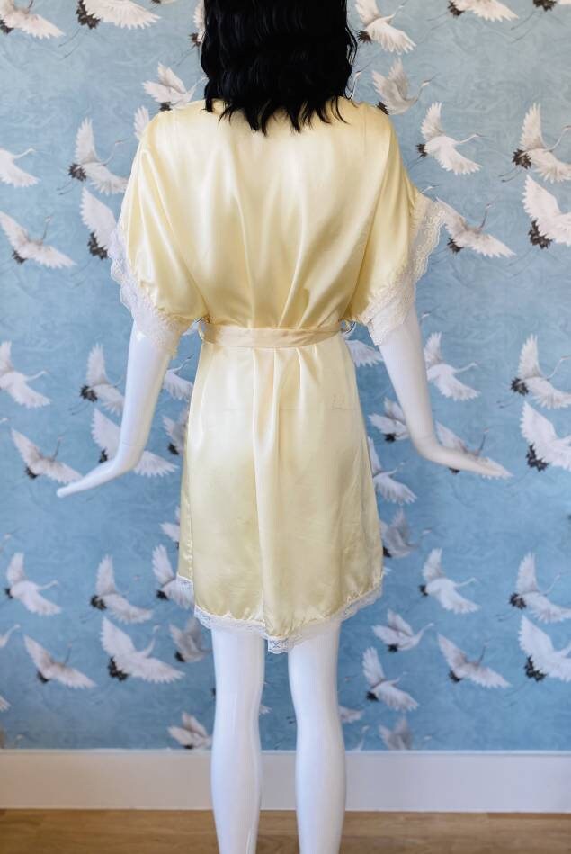 Lily of France Sleepwear Satin Short Sexy Robe / Vintage Short Lace Trim Wedding Robe / Satin Cream Short Robe