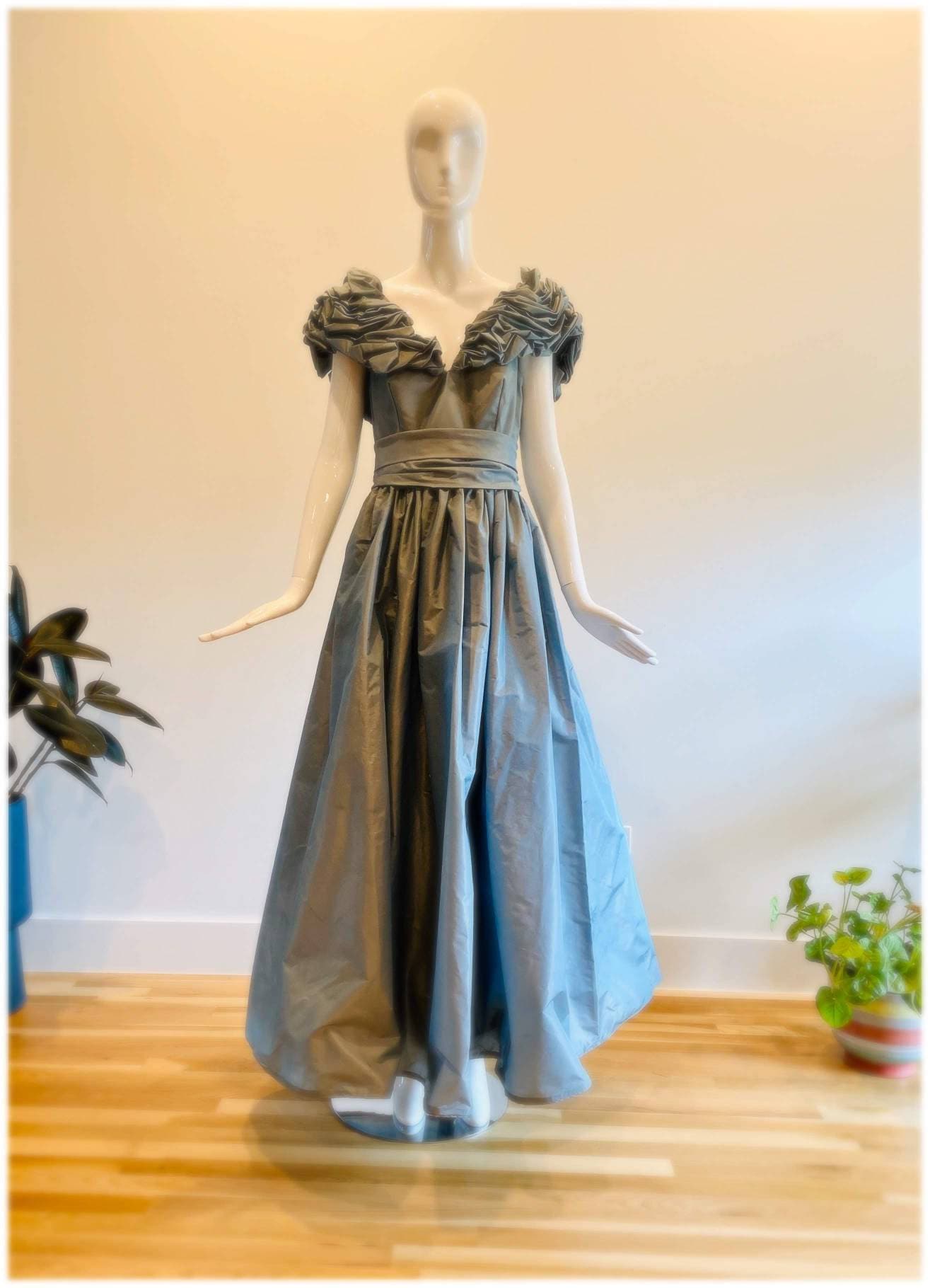 80s Victor COSTA Pale Blue Taffeta Ballgown / Vintage Princess Dress / Vintage Party Dress / Wedding / Quincenera