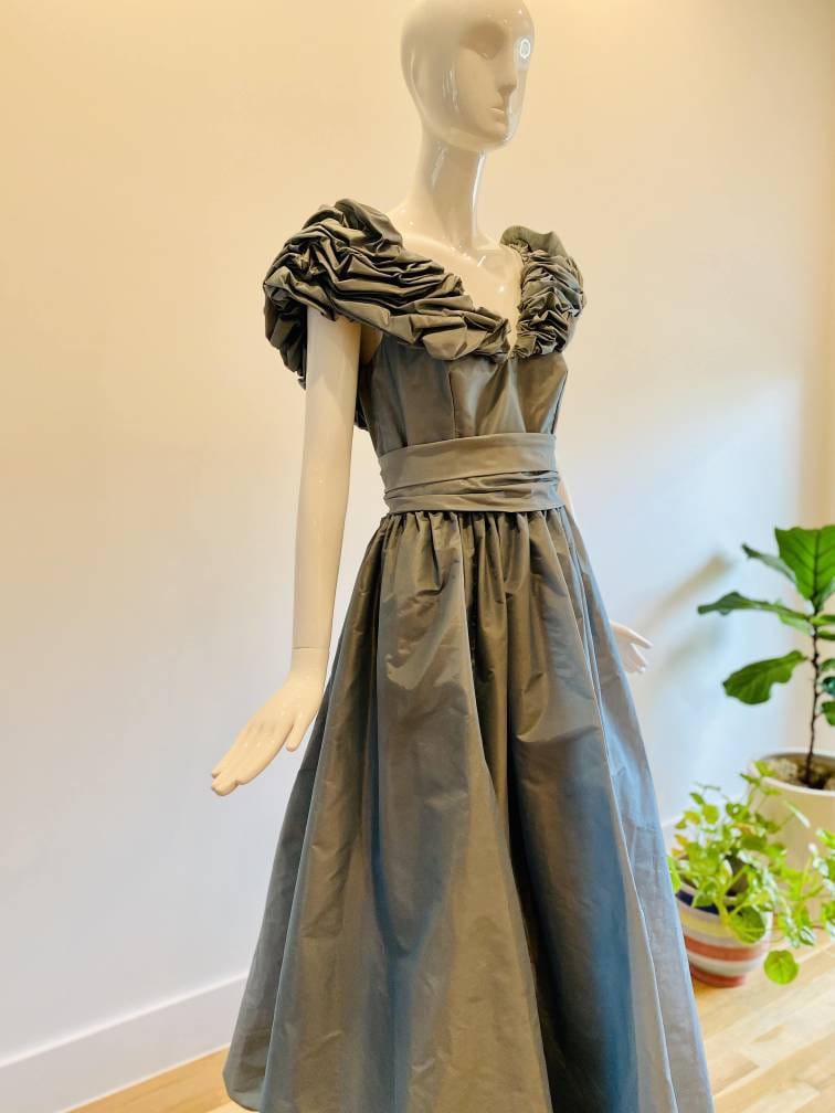 80s Victor COSTA Pale Blue Taffeta Ballgown / Vintage Princess Dress / Vintage Party Dress / Wedding / Quincenera