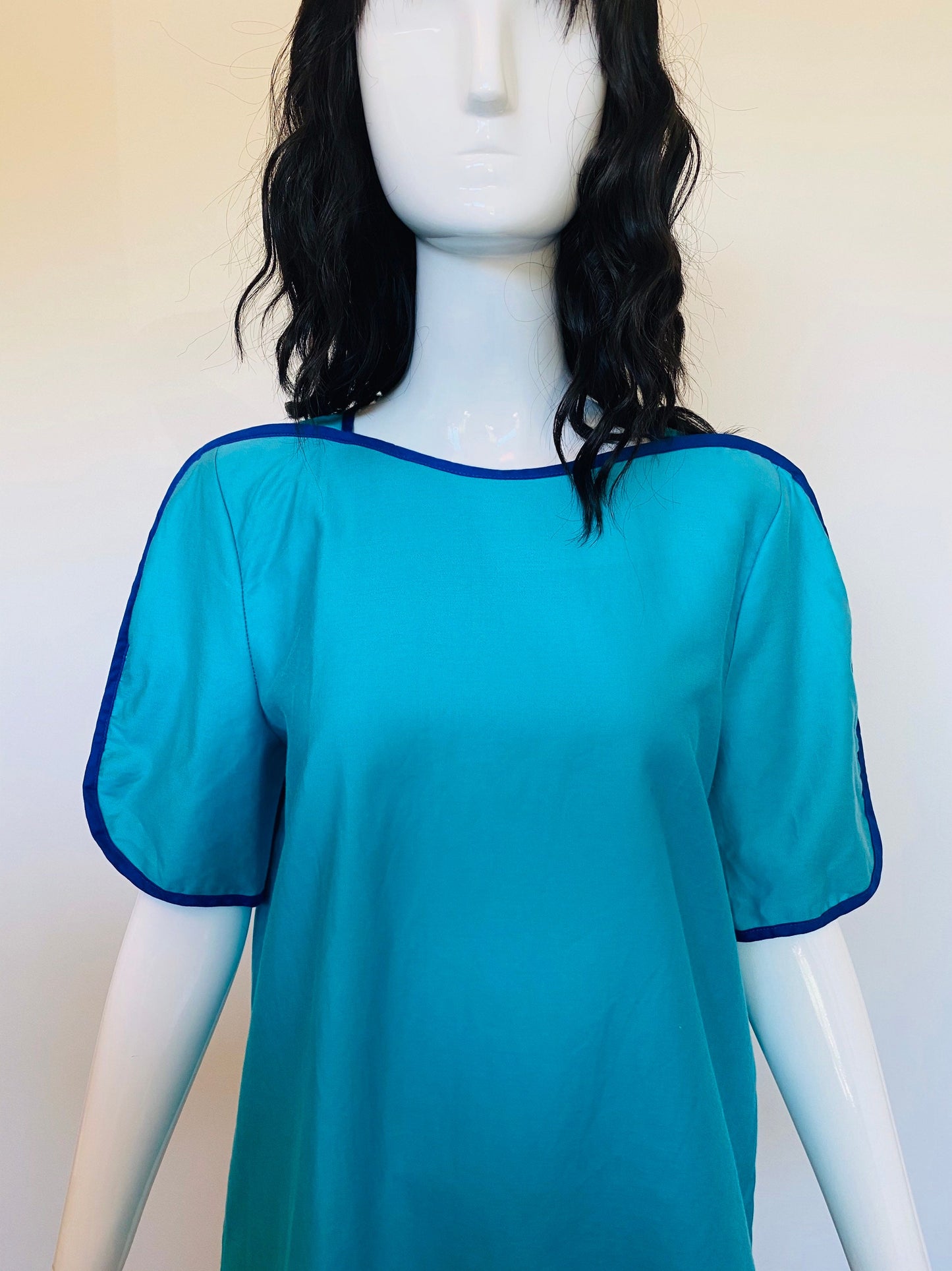 80s Jeanne Marc Rare Cotton Bright Blue Rounded Hem Pipping Dramatic Sleeves Back Button Tunic Top