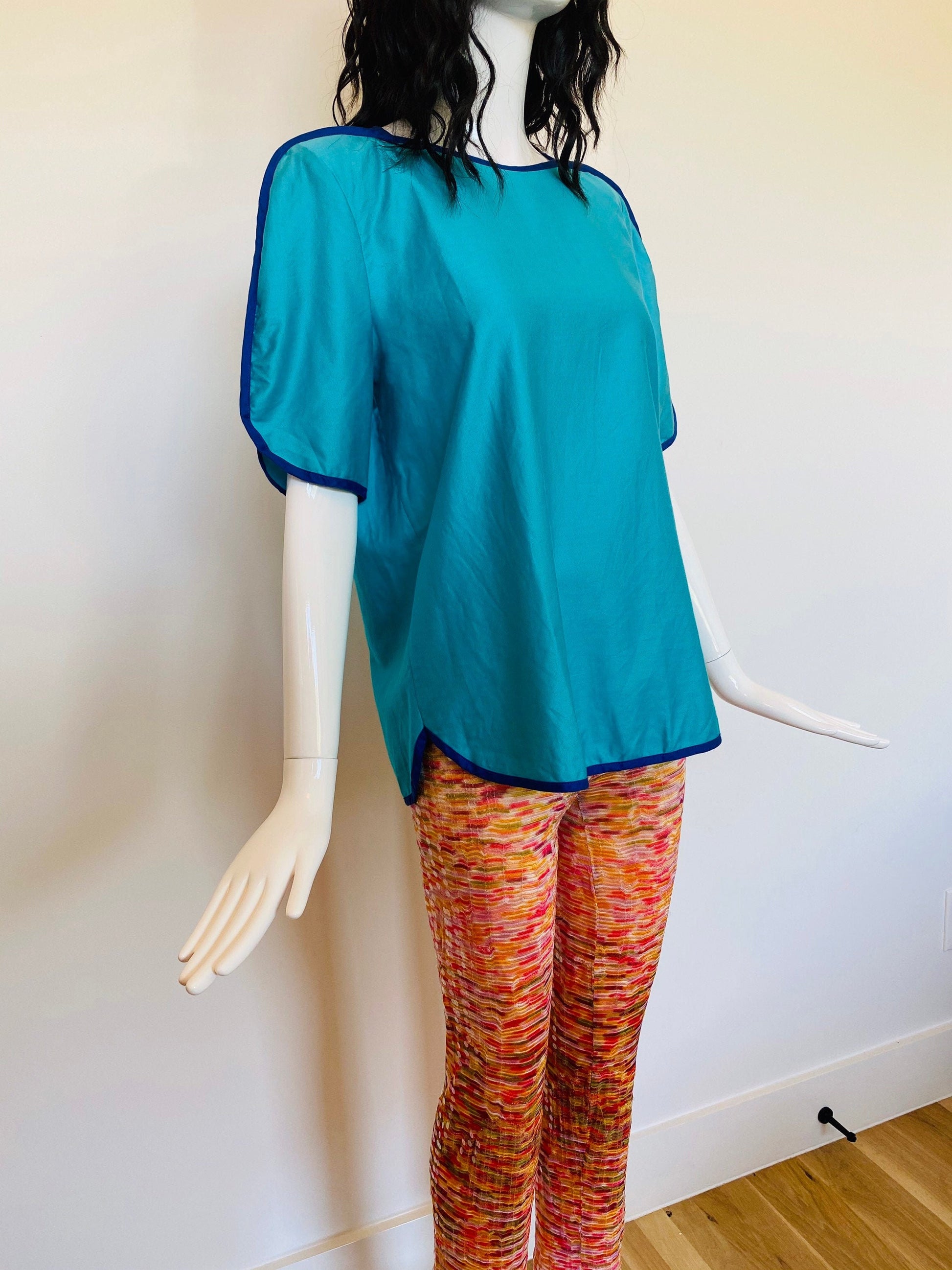 80s Jeanne Marc Rare Cotton Bright Blue Rounded Hem Pipping Dramatic Sleeves Back Button Tunic Top