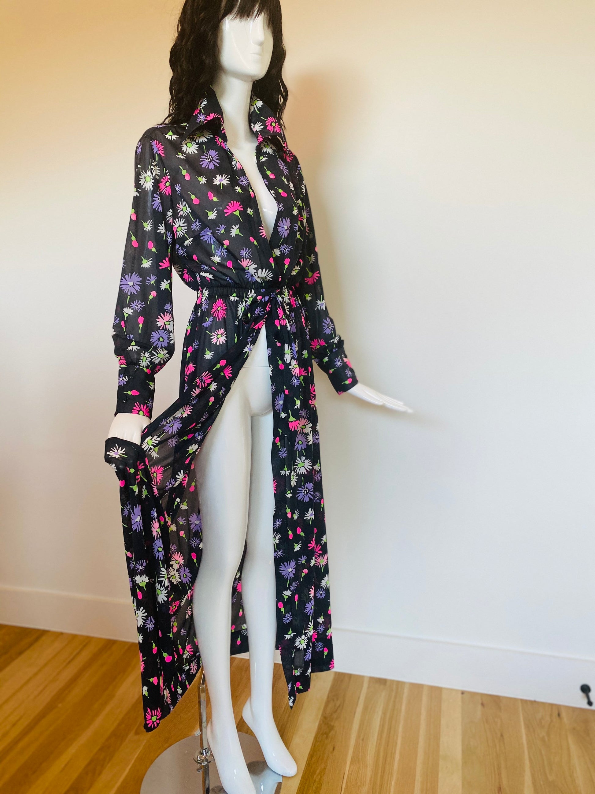 70s ILGWU Union Made Psychedelic Floral Print Butterfly Collar Puffy Sleeves Nylon House Jacket CoverUp Hostess Dressing Duster button up