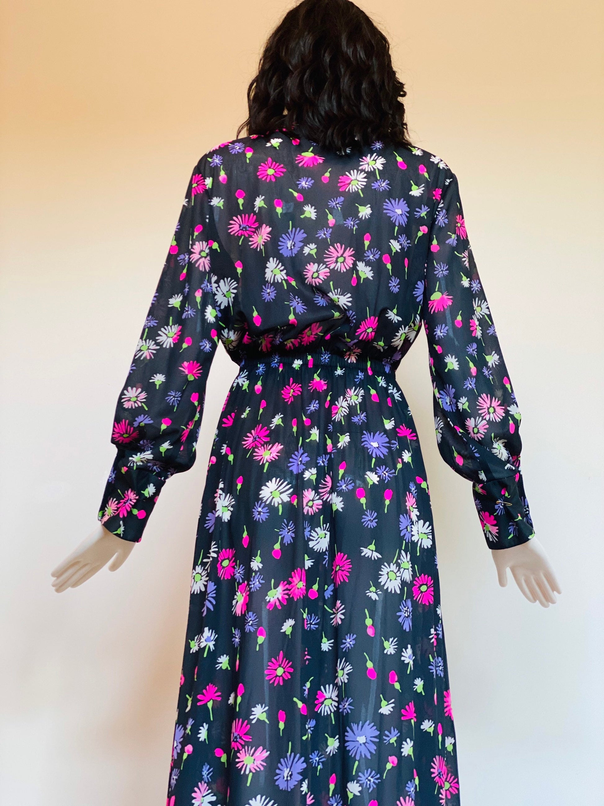 70s ILGWU Union Made Psychedelic Floral Print Butterfly Collar Puffy Sleeves Nylon House Jacket CoverUp Hostess Dressing Duster button up