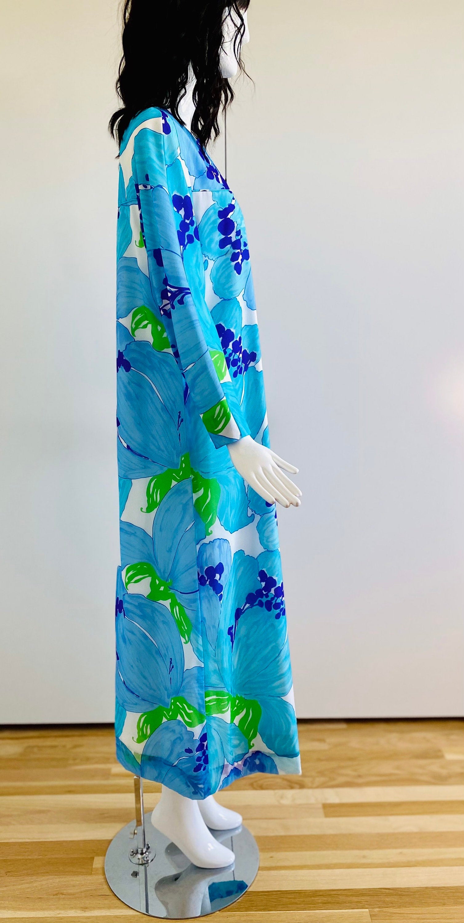 Vintage 70s Psychedelic MALIA Honolulu Tiki Long Sleeves Floral Maxi Dress