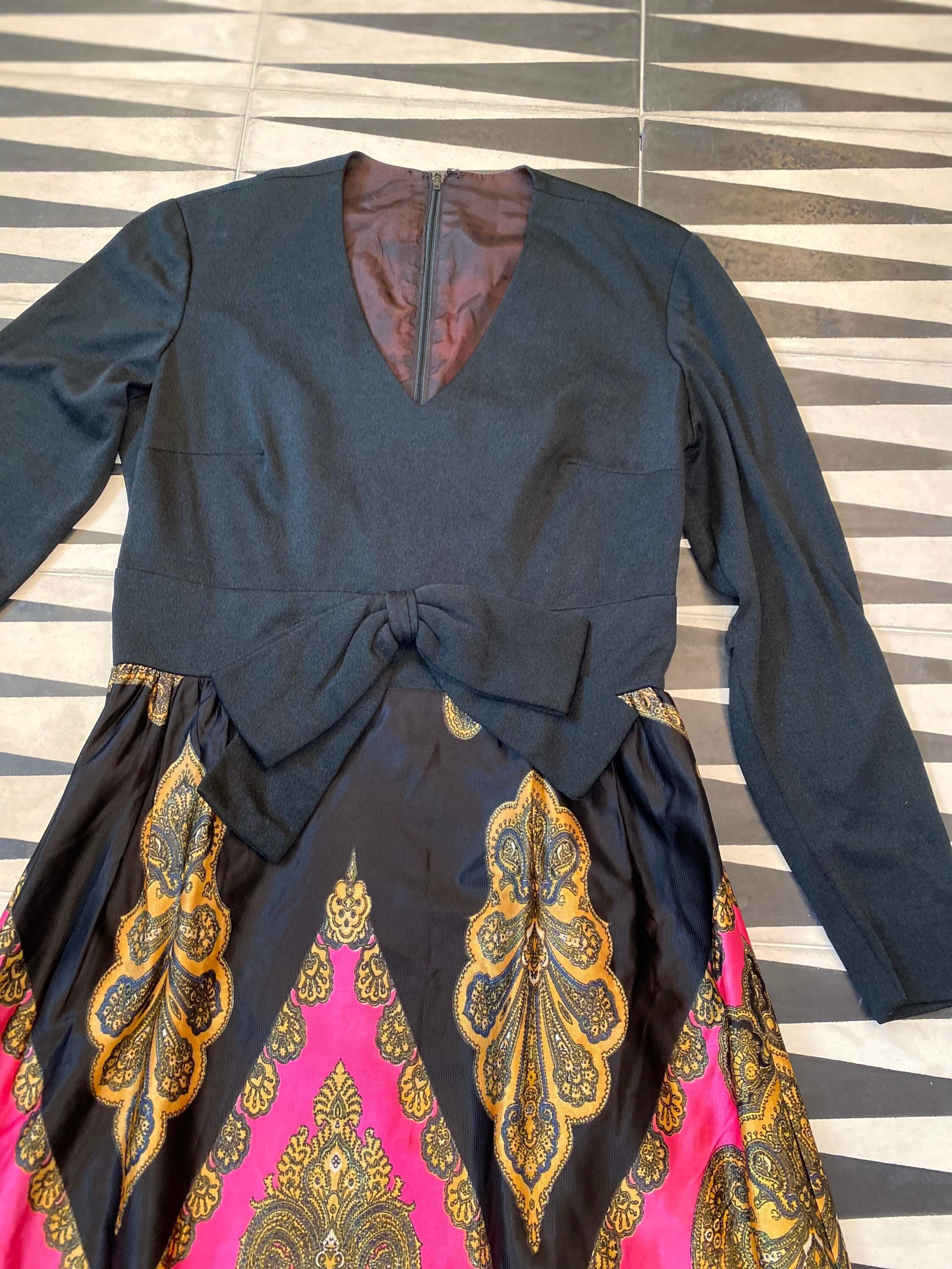 60s/70s Rare Pink and Gold Damask Maxi Dress Long Sleeves 29" Waist