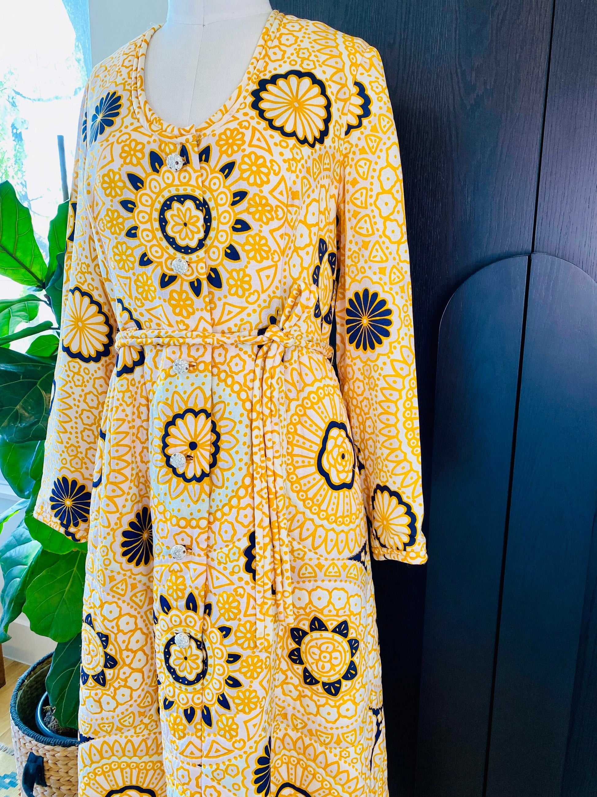 60s Dynasty Hong Kong Retro Printed Long Sleeves Quilted Maxi Hostess Dress