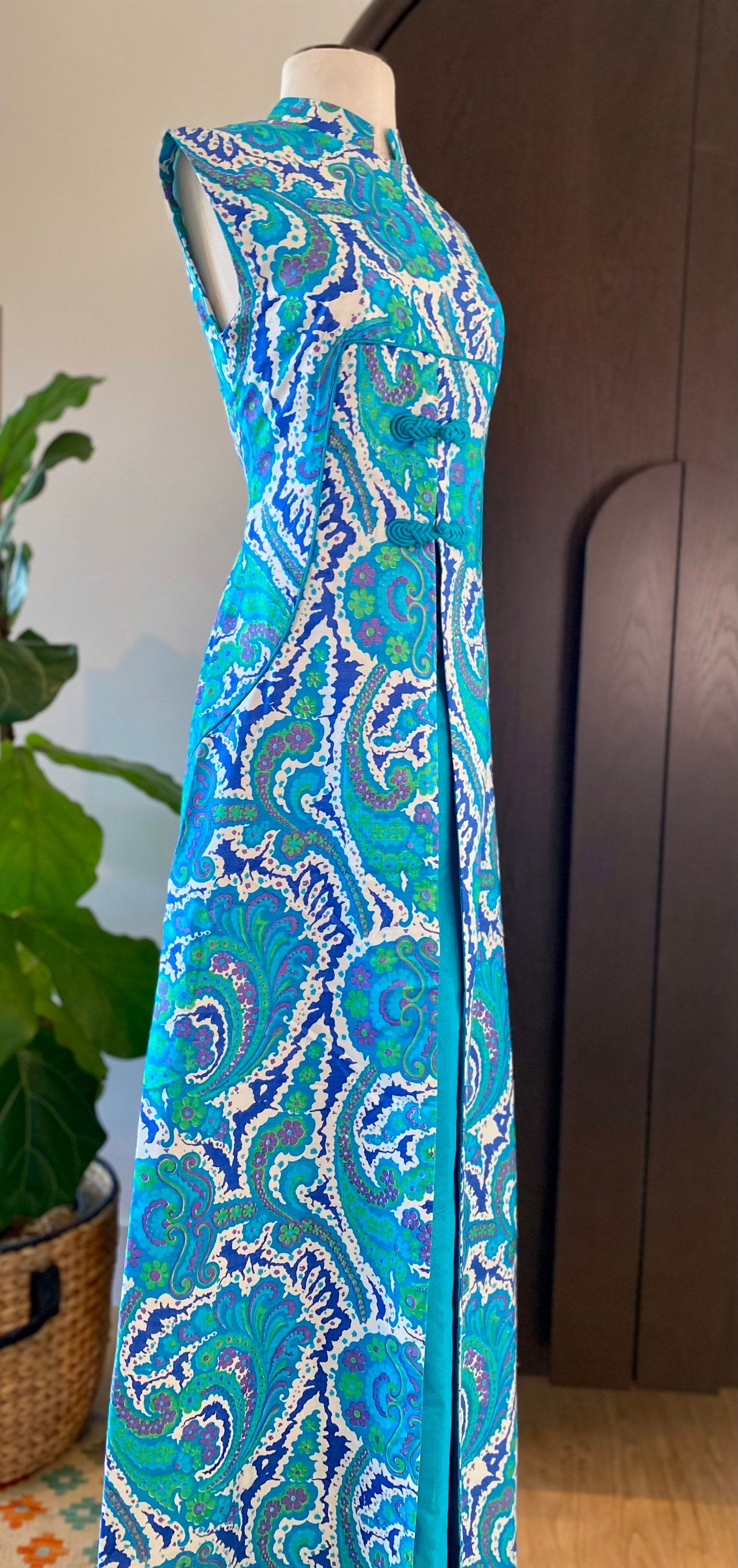 1960 Blue Paisley Sleeveless Thai Silk Caftan Maxi Hostess Dress Mandarin Collar