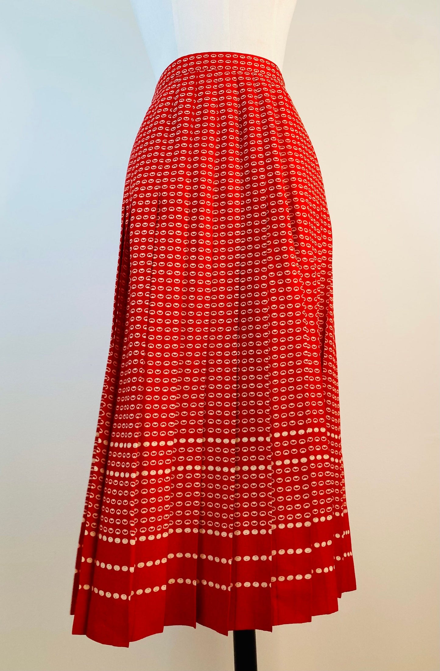 Vintage Red Printed French Preppy Pleated Below The Knee Skirt Size 40 Billy Bonny