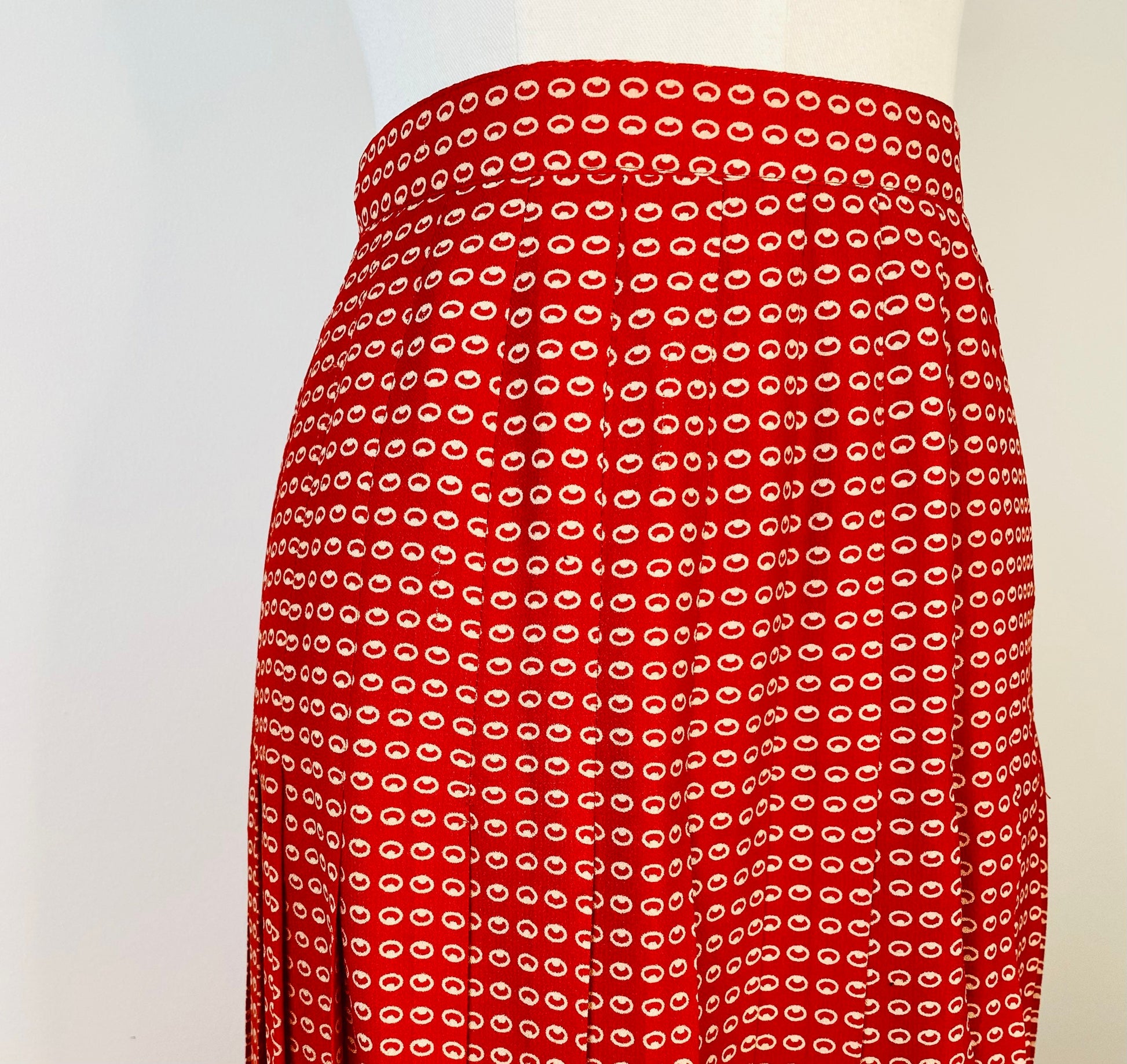 Vintage Red Printed French Preppy Pleated Below The Knee Skirt Size 40 Billy Bonny