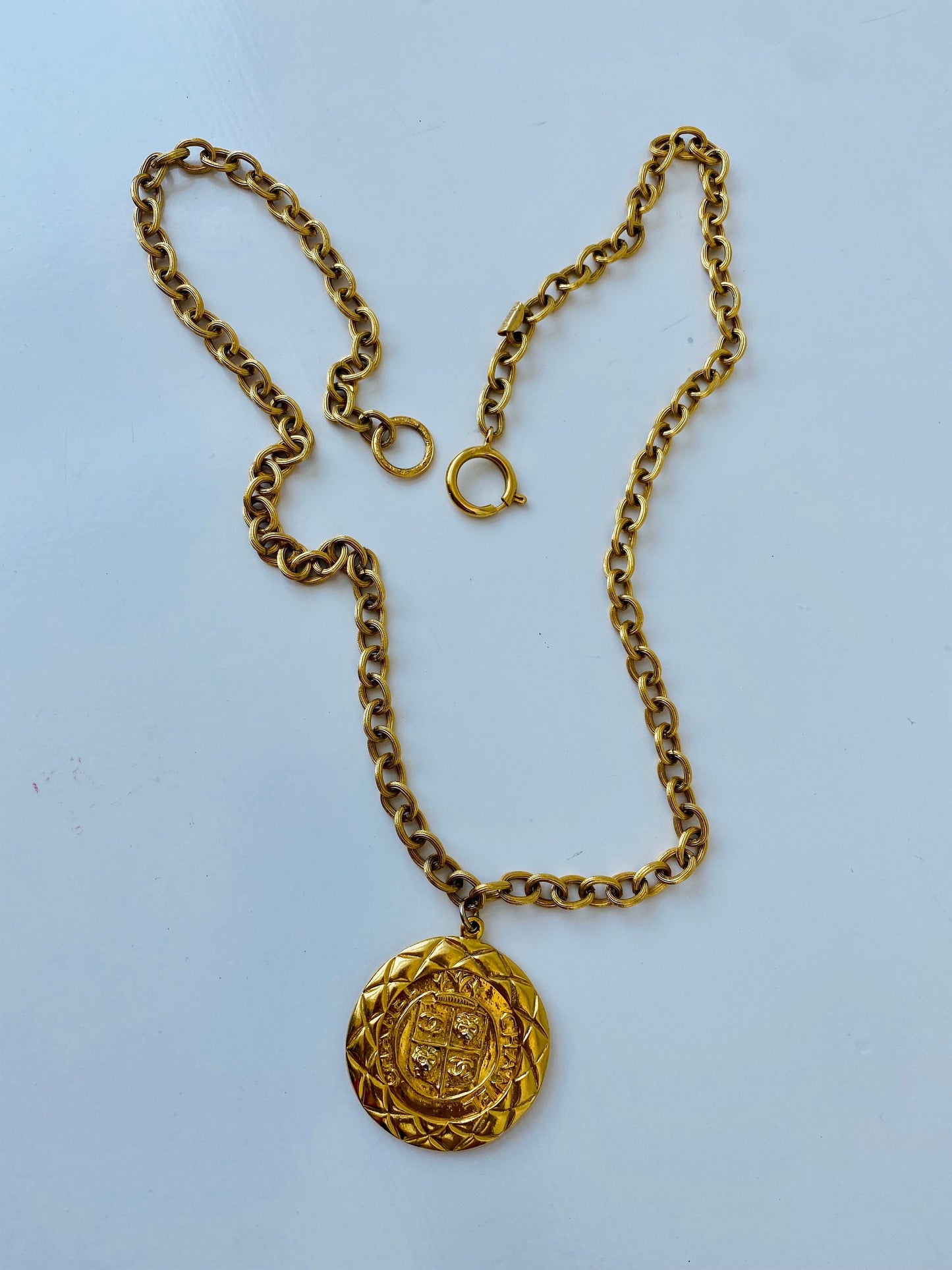CHANEL Vintage Authentic Gold Chain Medallion Necklace