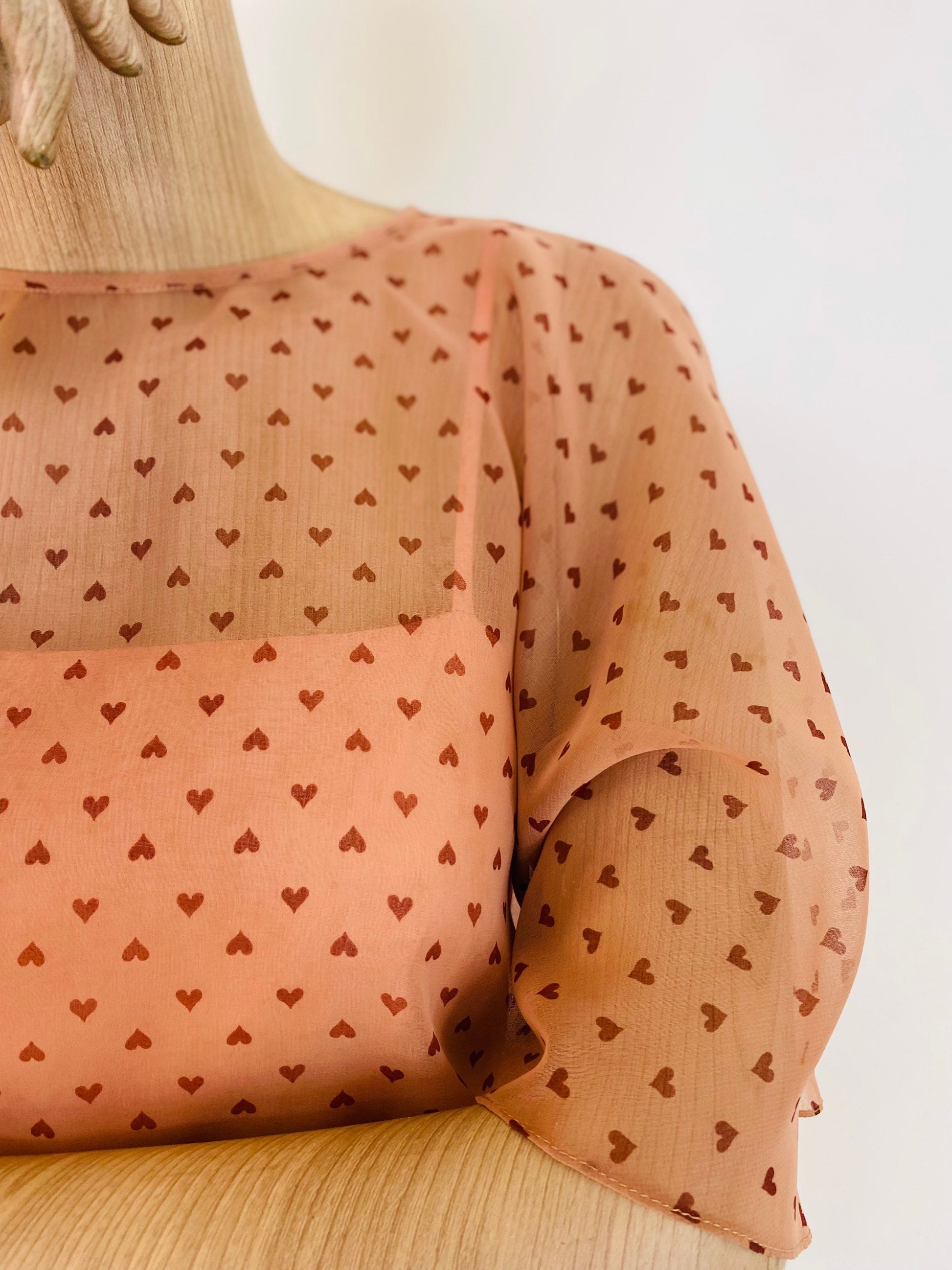 50s Rizkallah for Mardi Gras Dusty Rose Heart Print Chiffon Pleated Angel Sleeve Dress Rare As Is