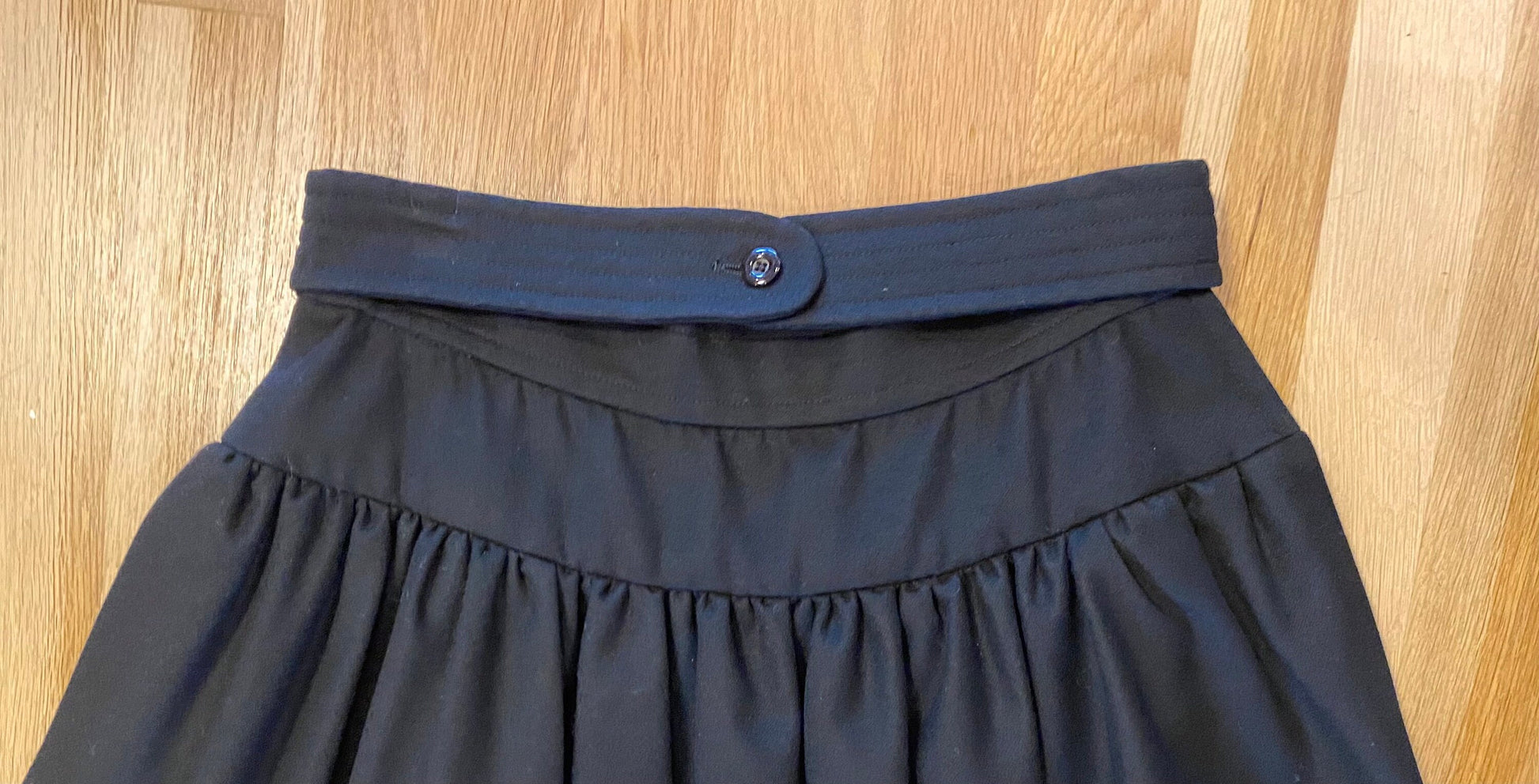 80s VALENTINO BOUTIQUE Black Wool Tiered Full Tea Length Skirt