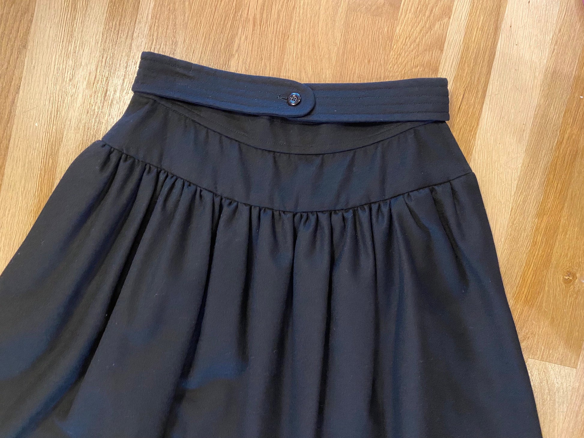 80s VALENTINO BOUTIQUE Black Wool Tiered Full Tea Length Skirt