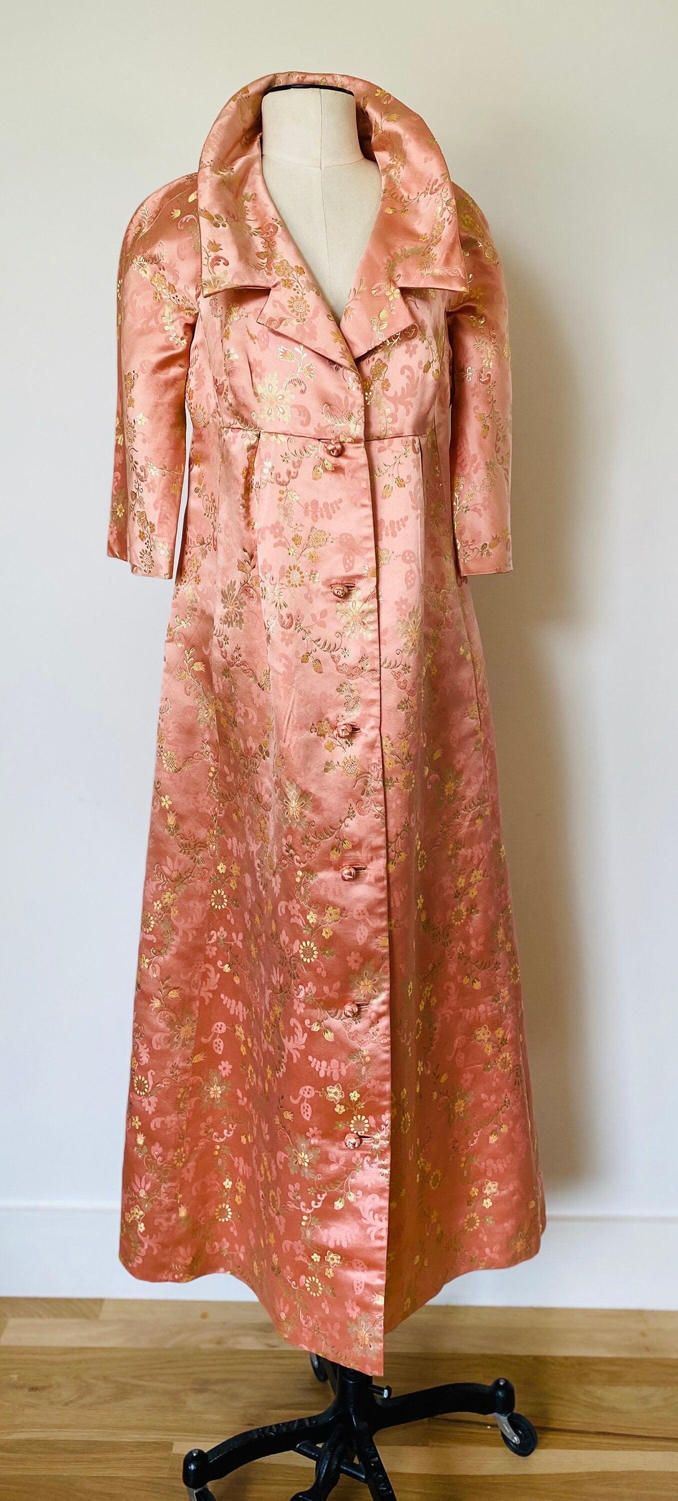 1950s Neiman Marcus Hong Kong Silk Pink and Gold Brocade Collard Button Down House Coat Dress