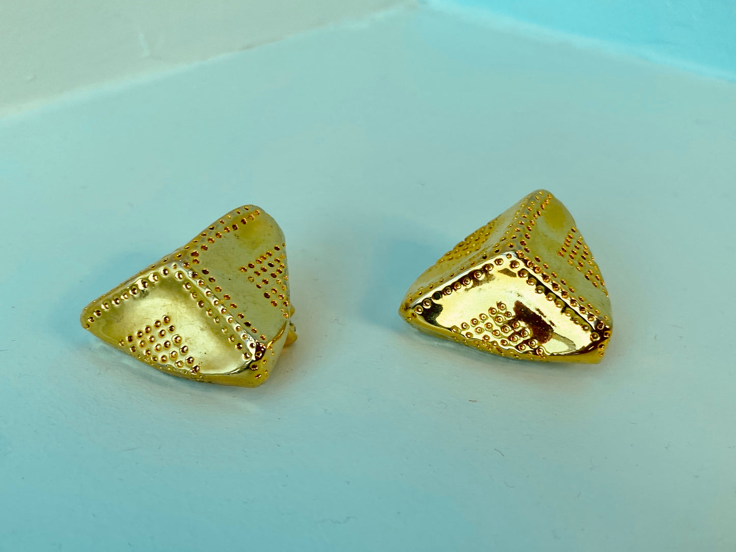 80s Signed Vintage Super Shinny Gold Plated Oversized Clip On Earrings