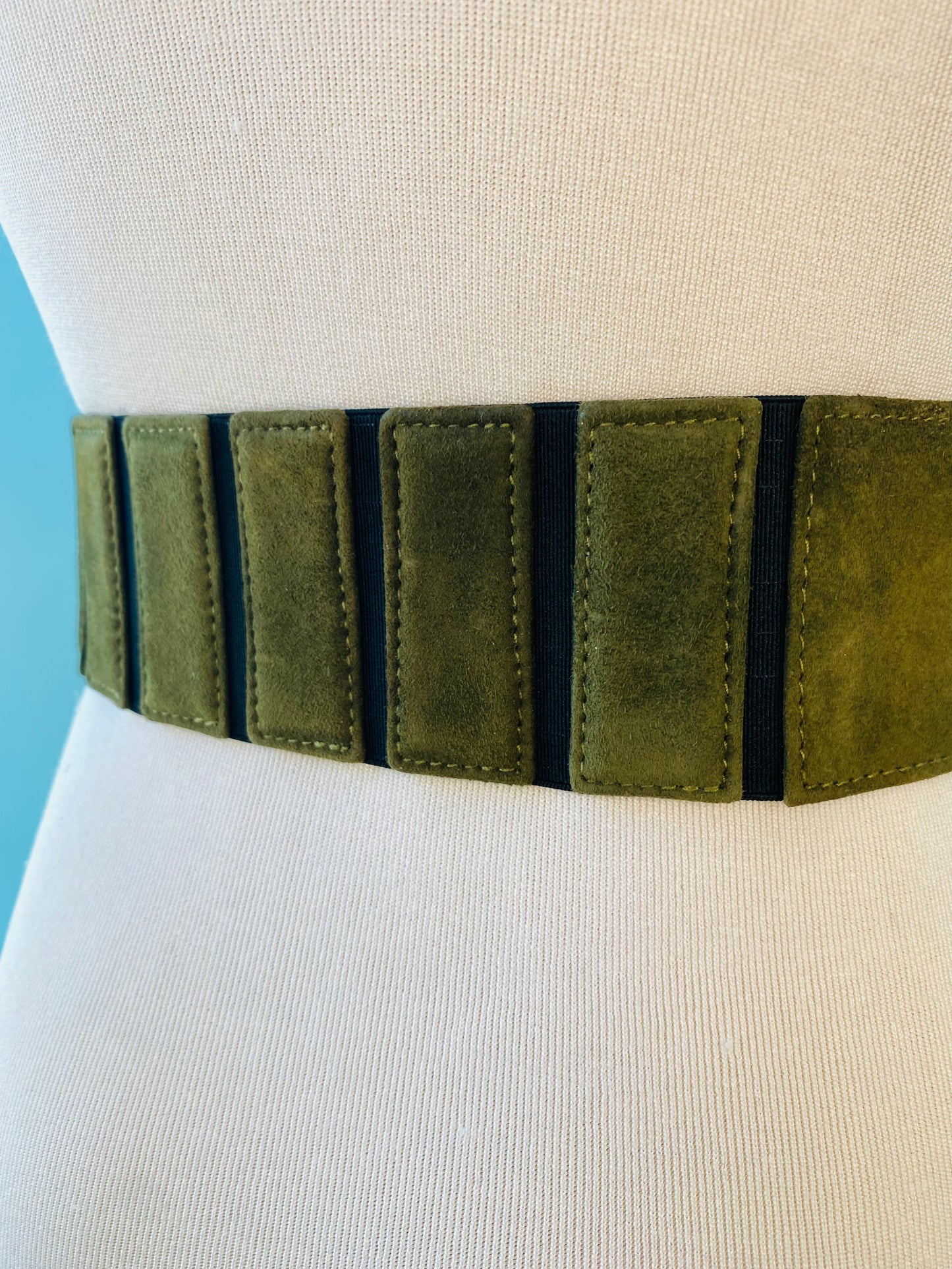 90s Escada Gold Plated Statement Belt 28" Waist