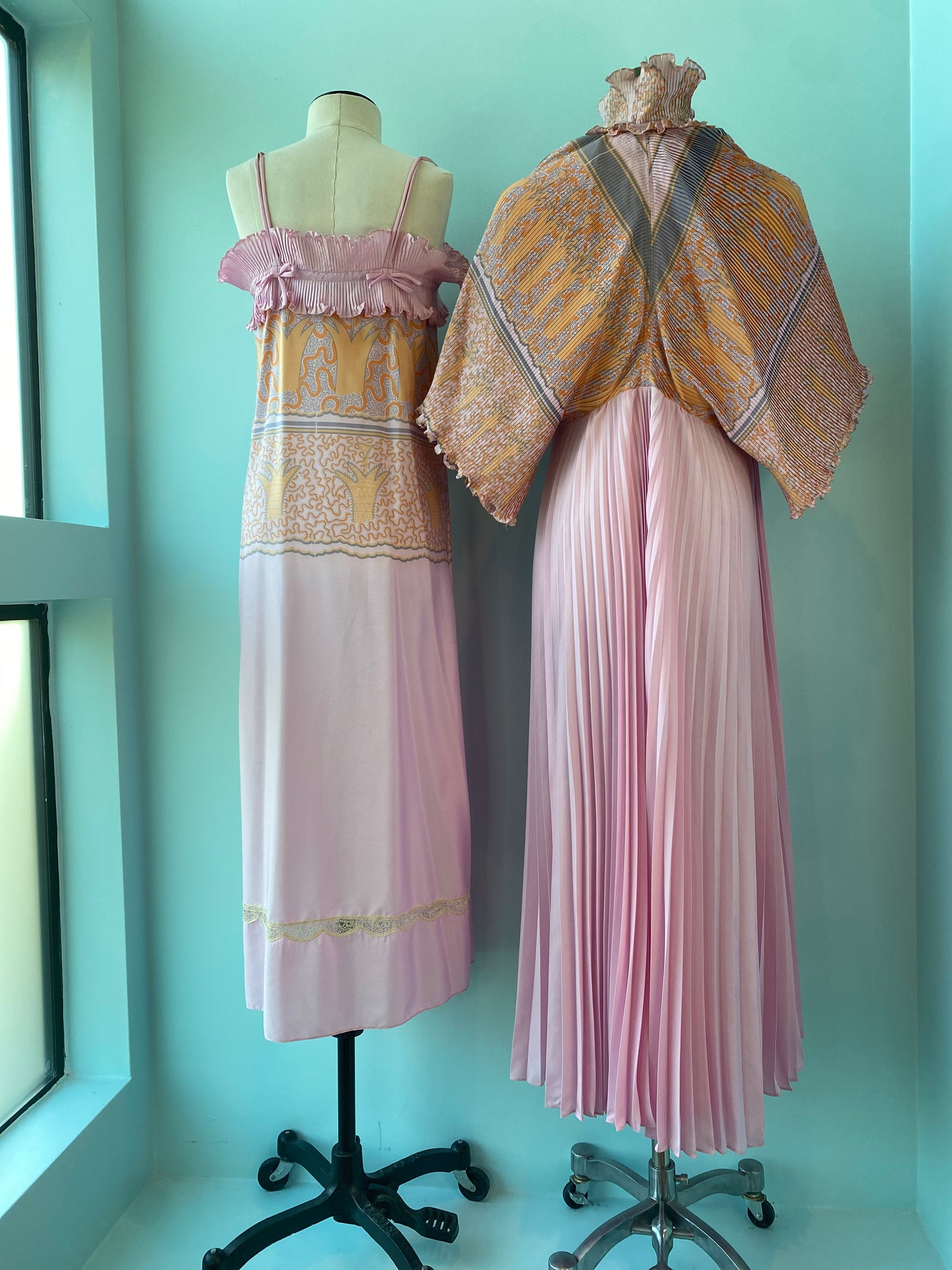 70s Zandra Rhodes For Eve Stillman Field Of Lilies Print Pleated Robe and Slip Dress Set Petite