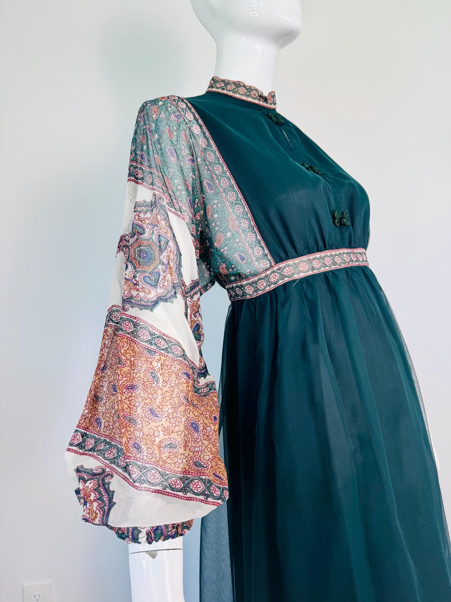 70s AJ Bari Paisley Print Chiffon Maxi Dress Petite