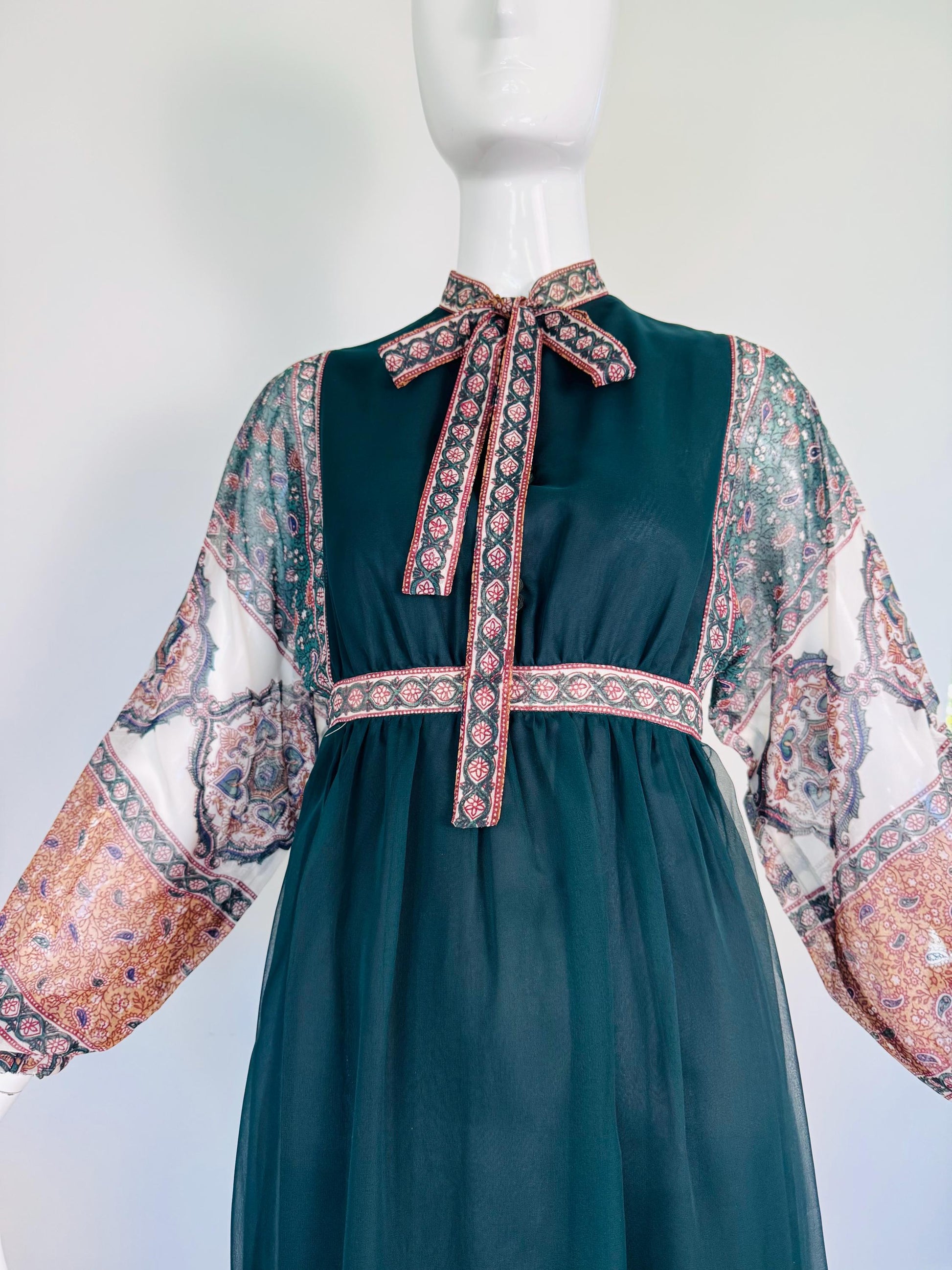 70s AJ Bari Paisley Print Chiffon Maxi Dress Petite