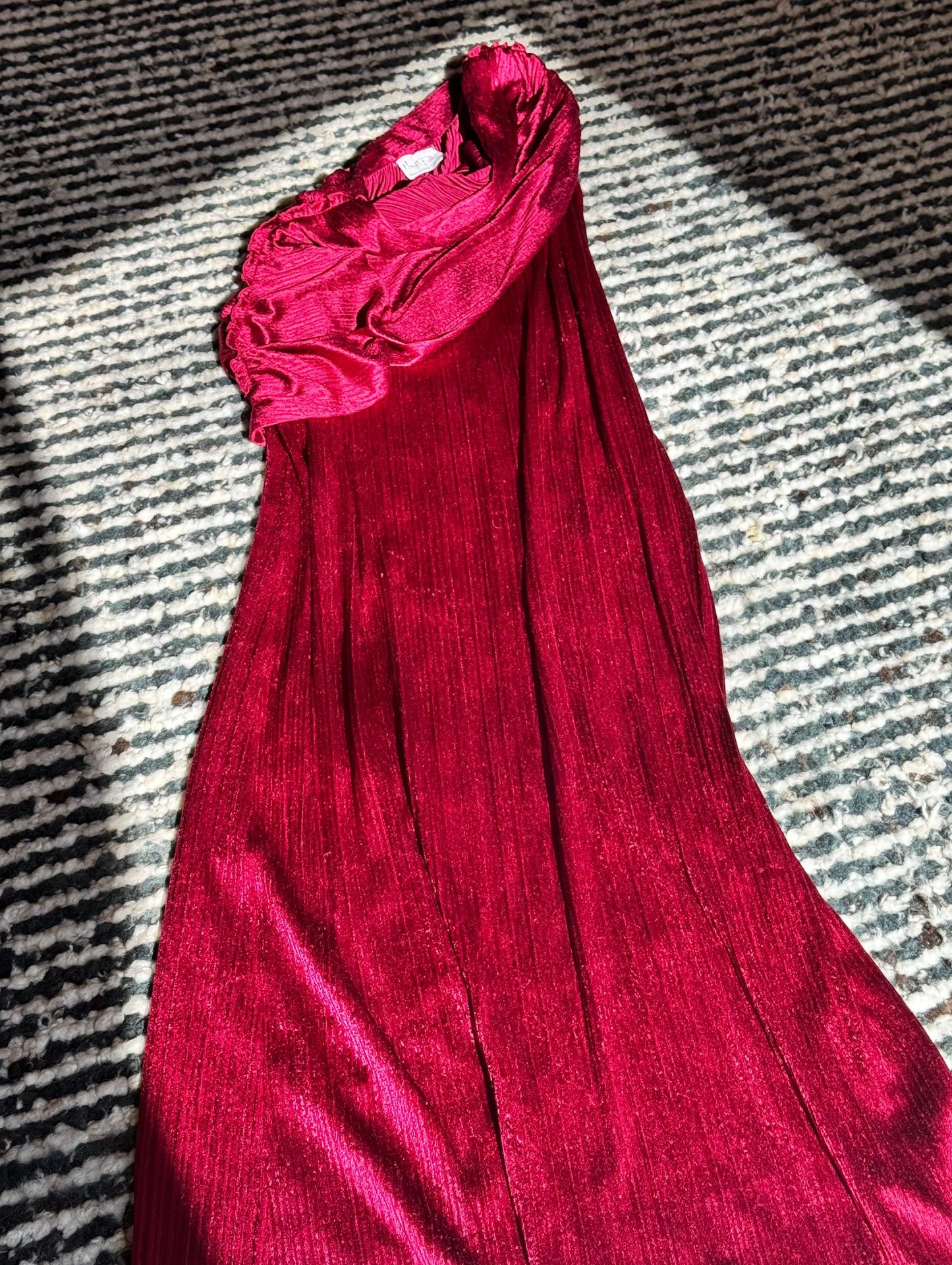 Mary McFadden Collection I Velvelteen Plisse One Shoulder Gown
