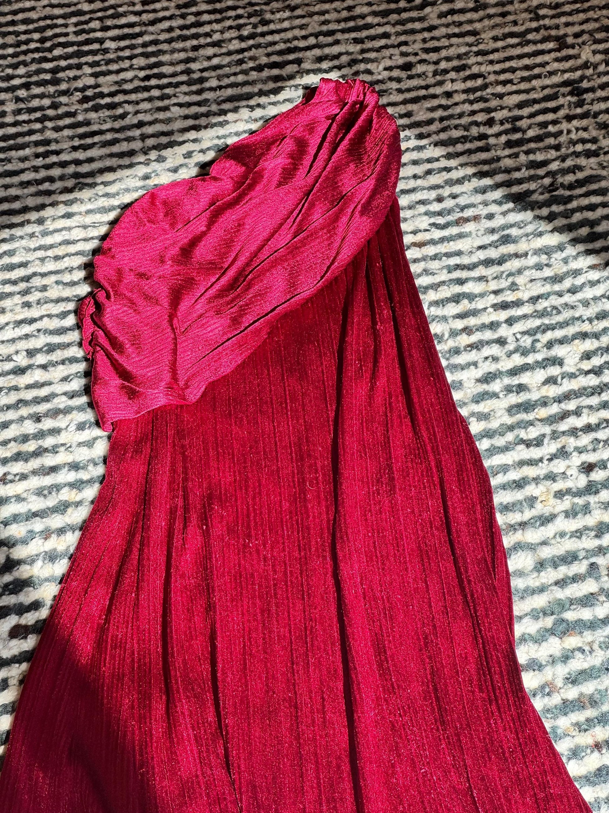 Mary McFadden Collection I Velvelteen Plisse One Shoulder Gown