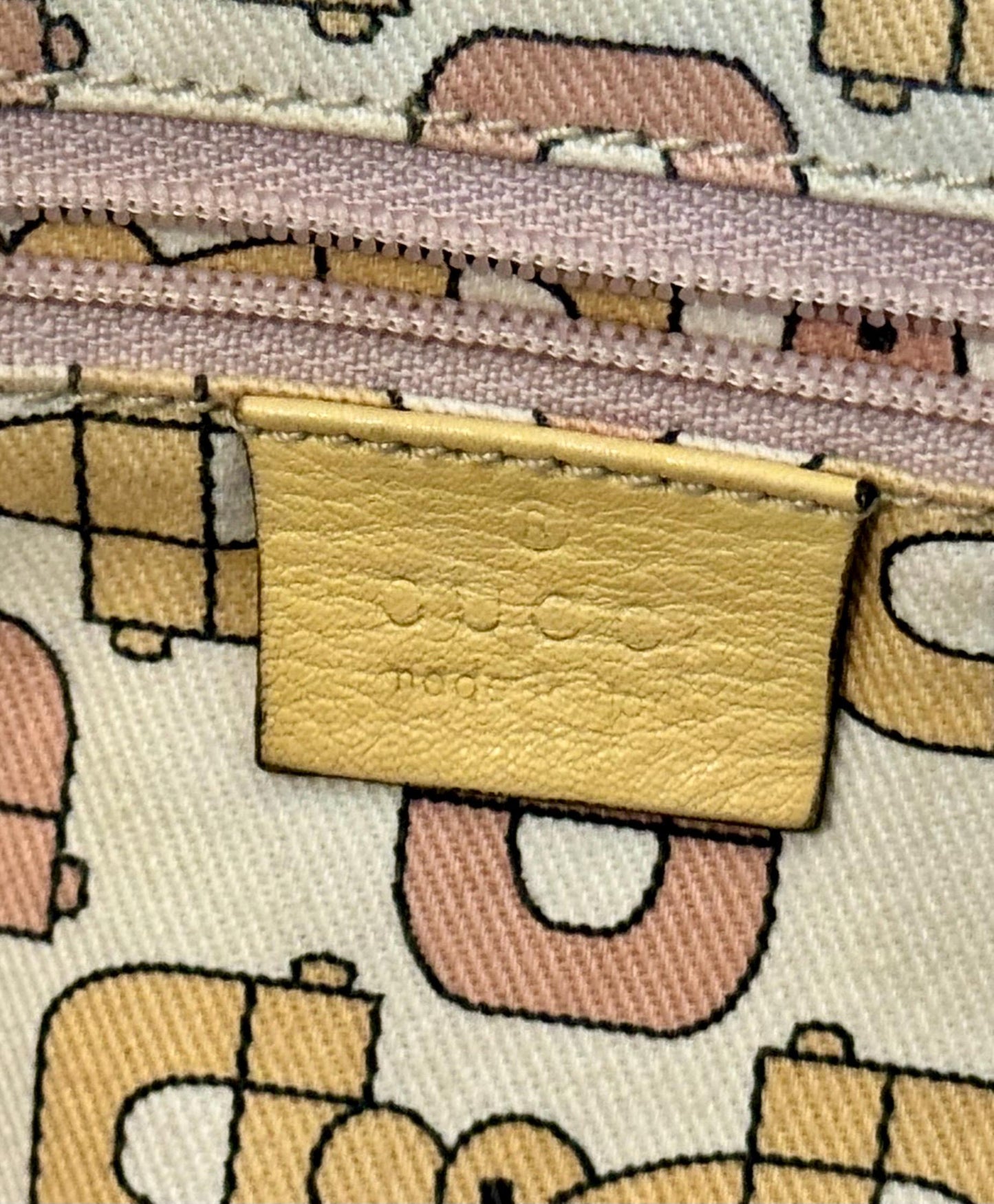 Vintage Y2K Gucci Guccissima Logo Embossed Leather Hand Bag.