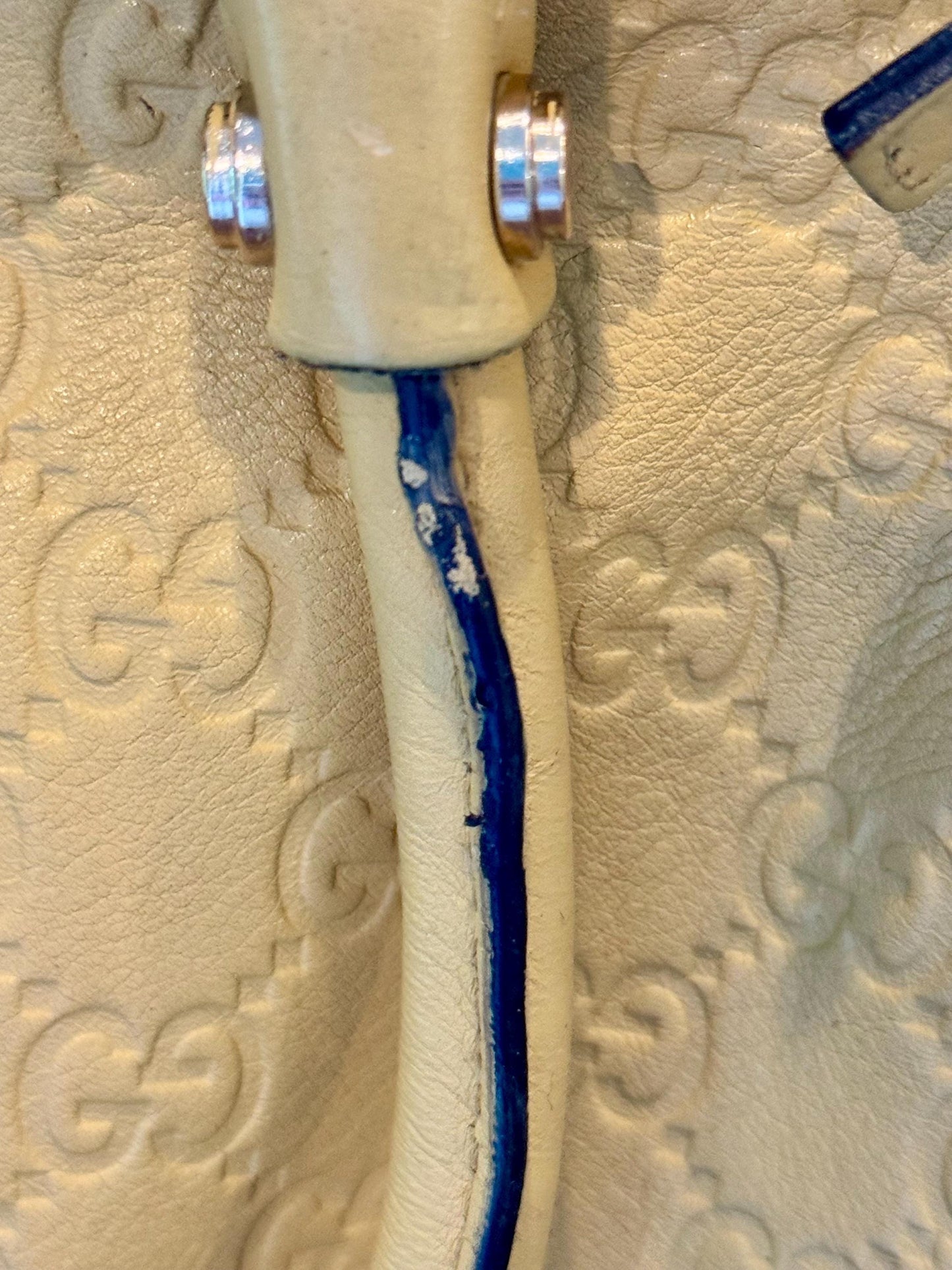 Vintage Y2K Gucci Guccissima Logo Embossed Leather Hand Bag.