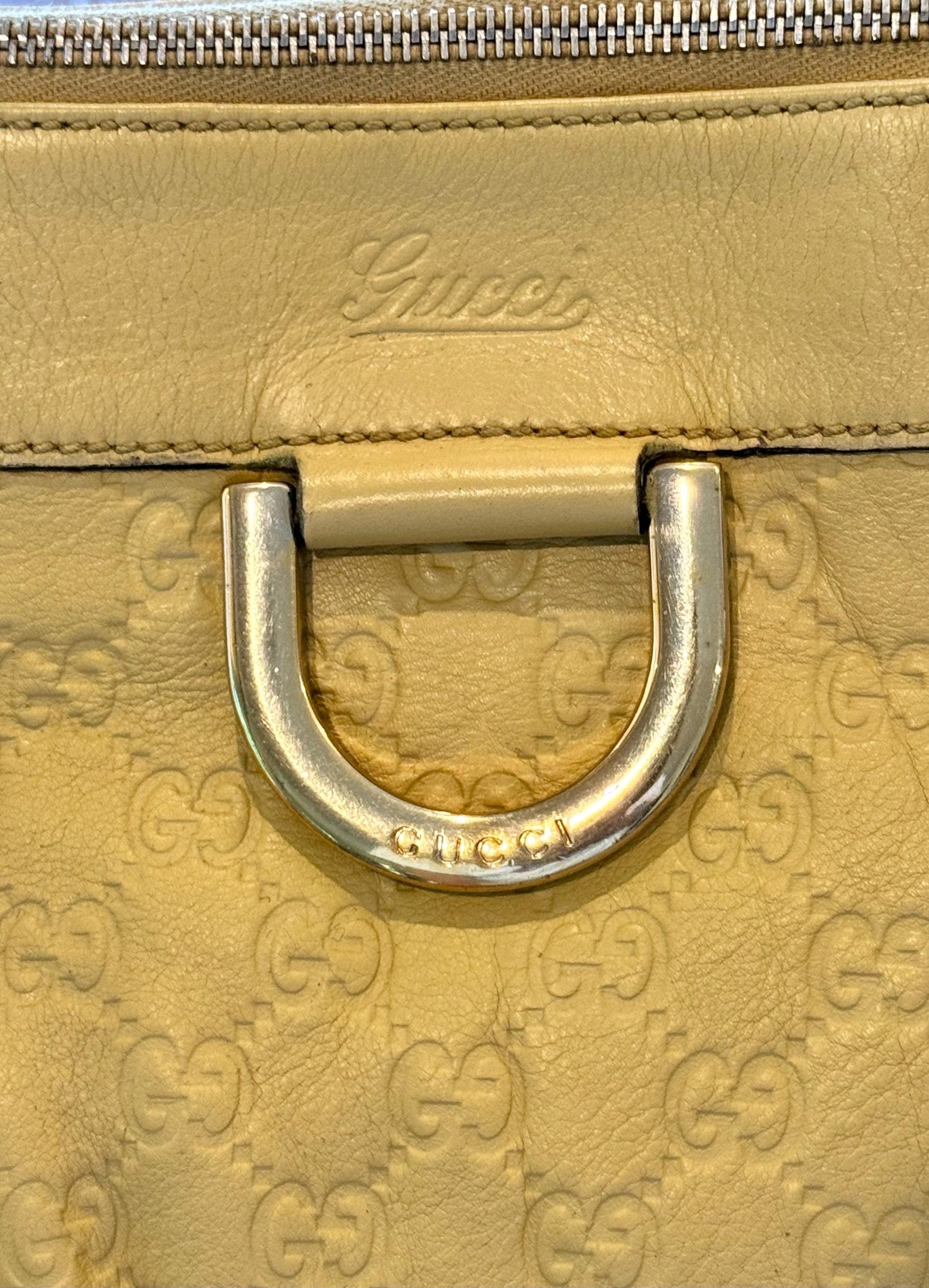 Vintage Y2K Gucci Guccissima Logo Embossed Leather Hand Bag.