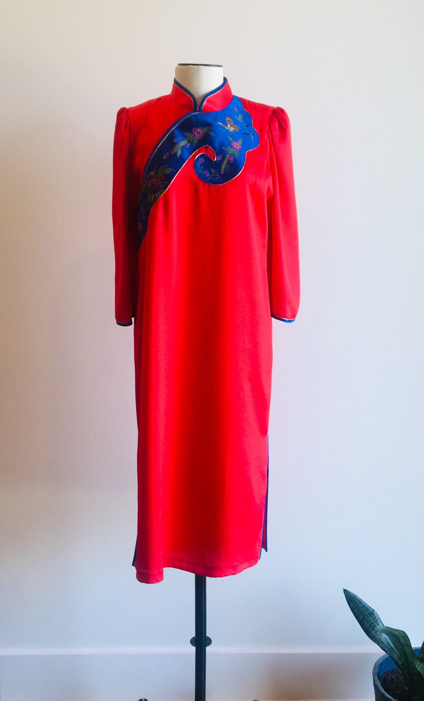 60s Mod Red Satin Hand Painted Mandarin Collar Double Side Slits Puffy Sleeves Application Asian Tunic Dress