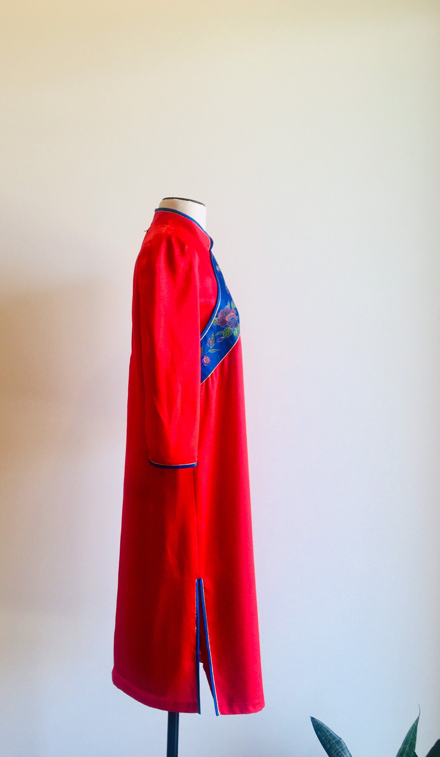 60s Mod Red Satin Hand Painted Mandarin Collar Double Side Slits Puffy Sleeves Application Asian Tunic Dress
