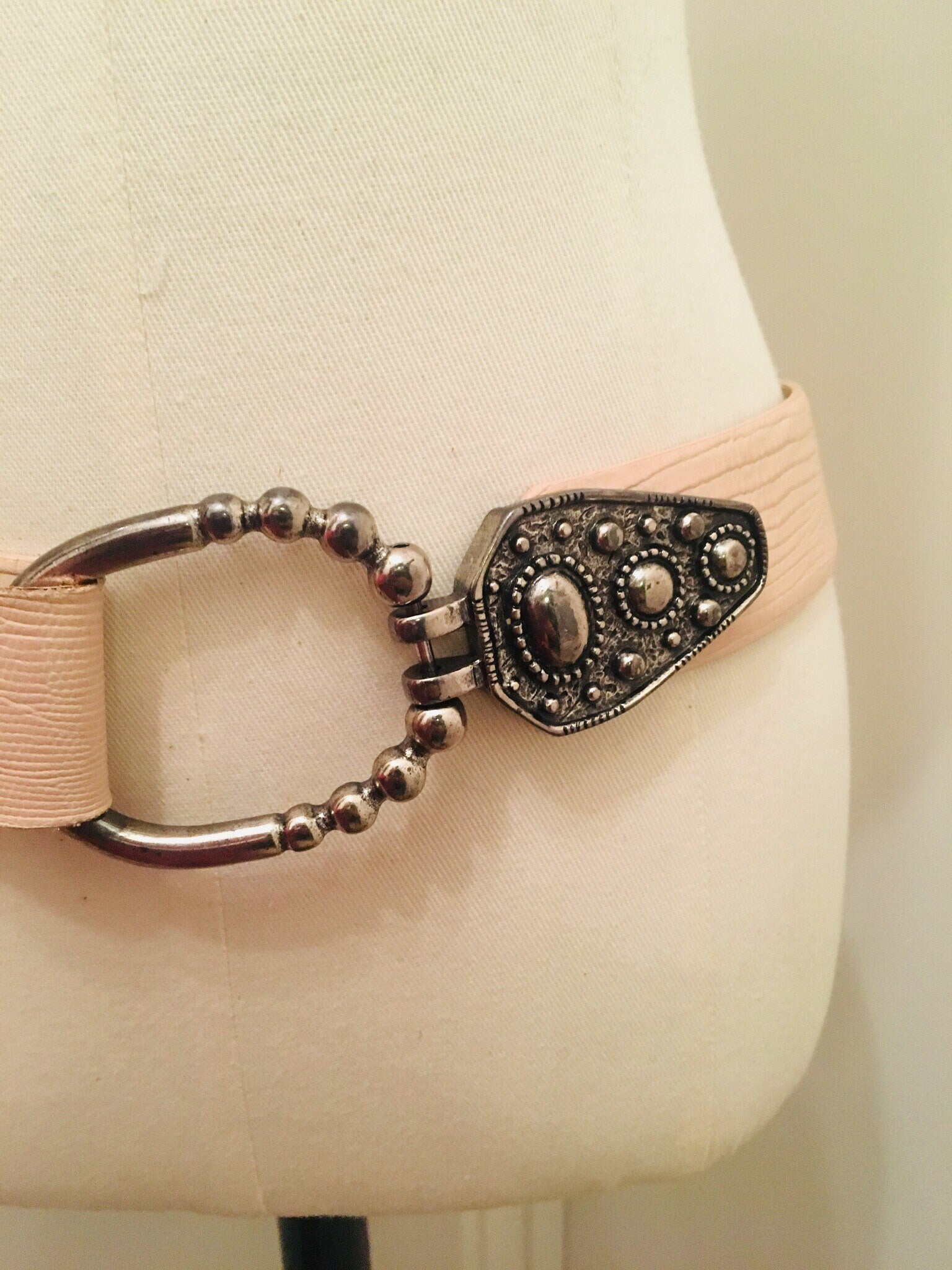 90s Blush Pink Perse Belt/90s Pink Leather Belt / Oversized Silver Buckle/ Vintage Pink Belt