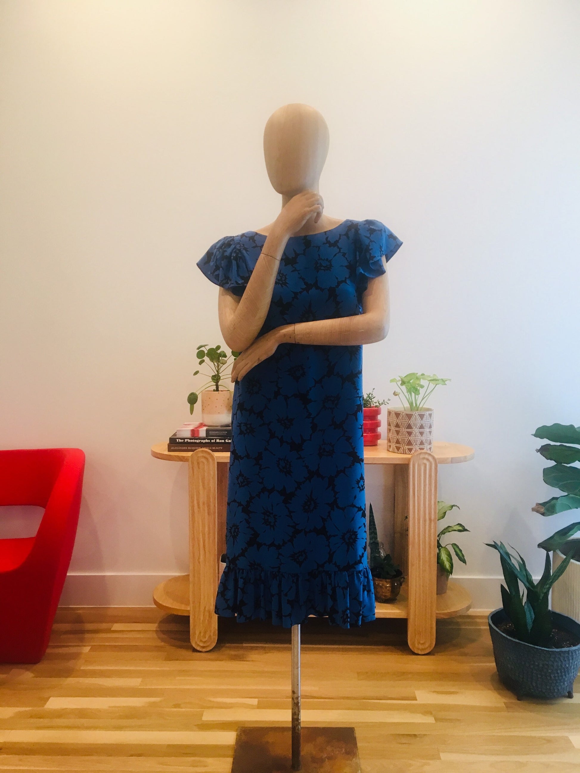 SALE 80s Miss O Oscar de la Renta Blue Floral Silk Ruffled Cap Sleeves Dress