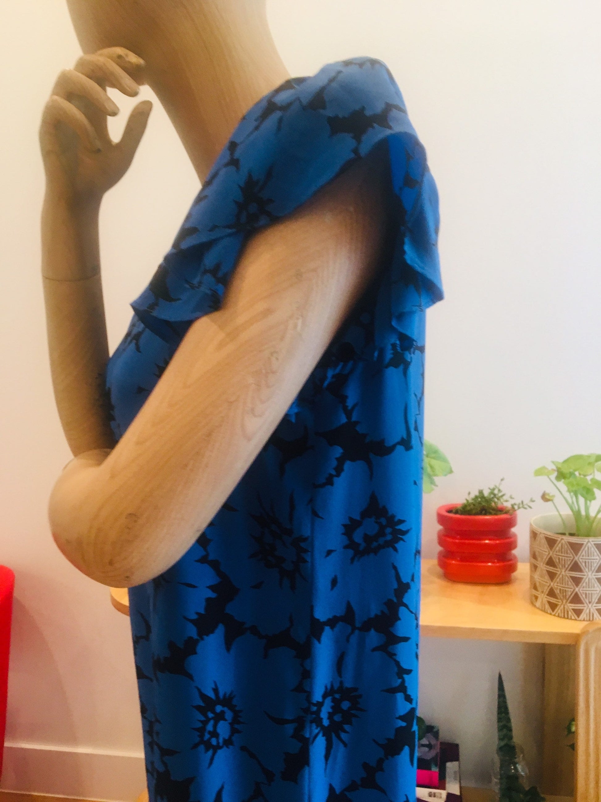 SALE 80s Miss O Oscar de la Renta Blue Floral Silk Ruffled Cap Sleeves Dress