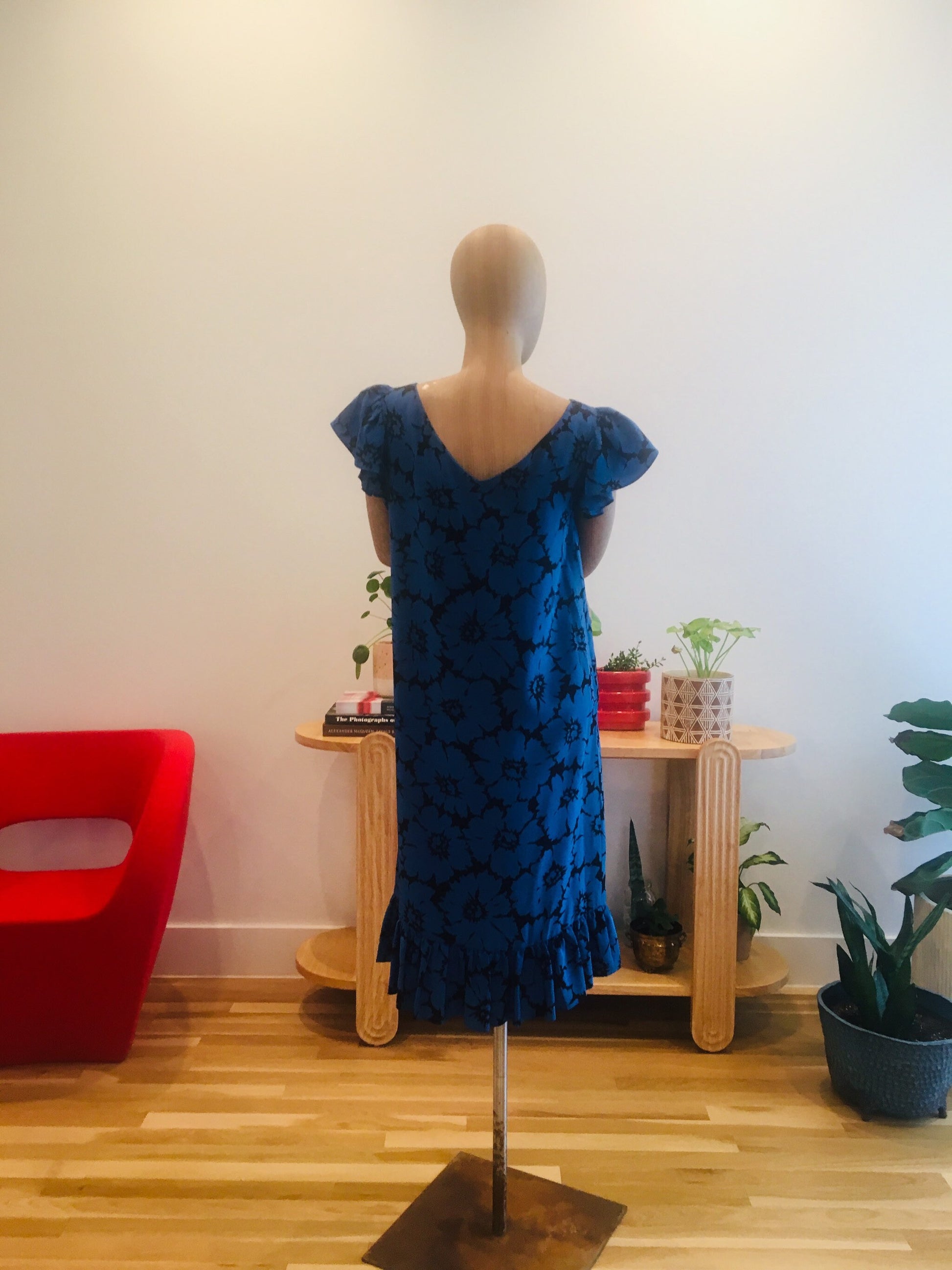 SALE 80s Miss O Oscar de la Renta Blue Floral Silk Ruffled Cap Sleeves Dress