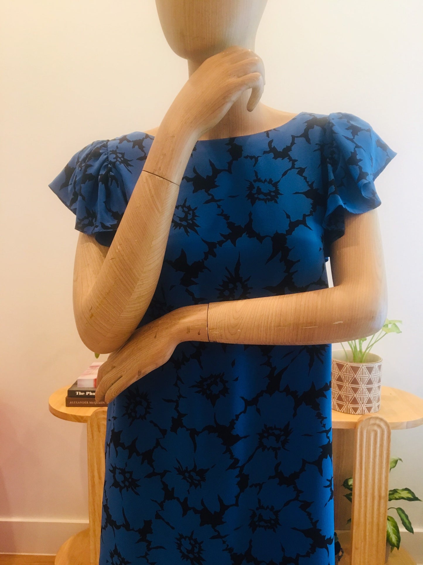 SALE 80s Miss O Oscar de la Renta Blue Floral Silk Ruffled Cap Sleeves Dress