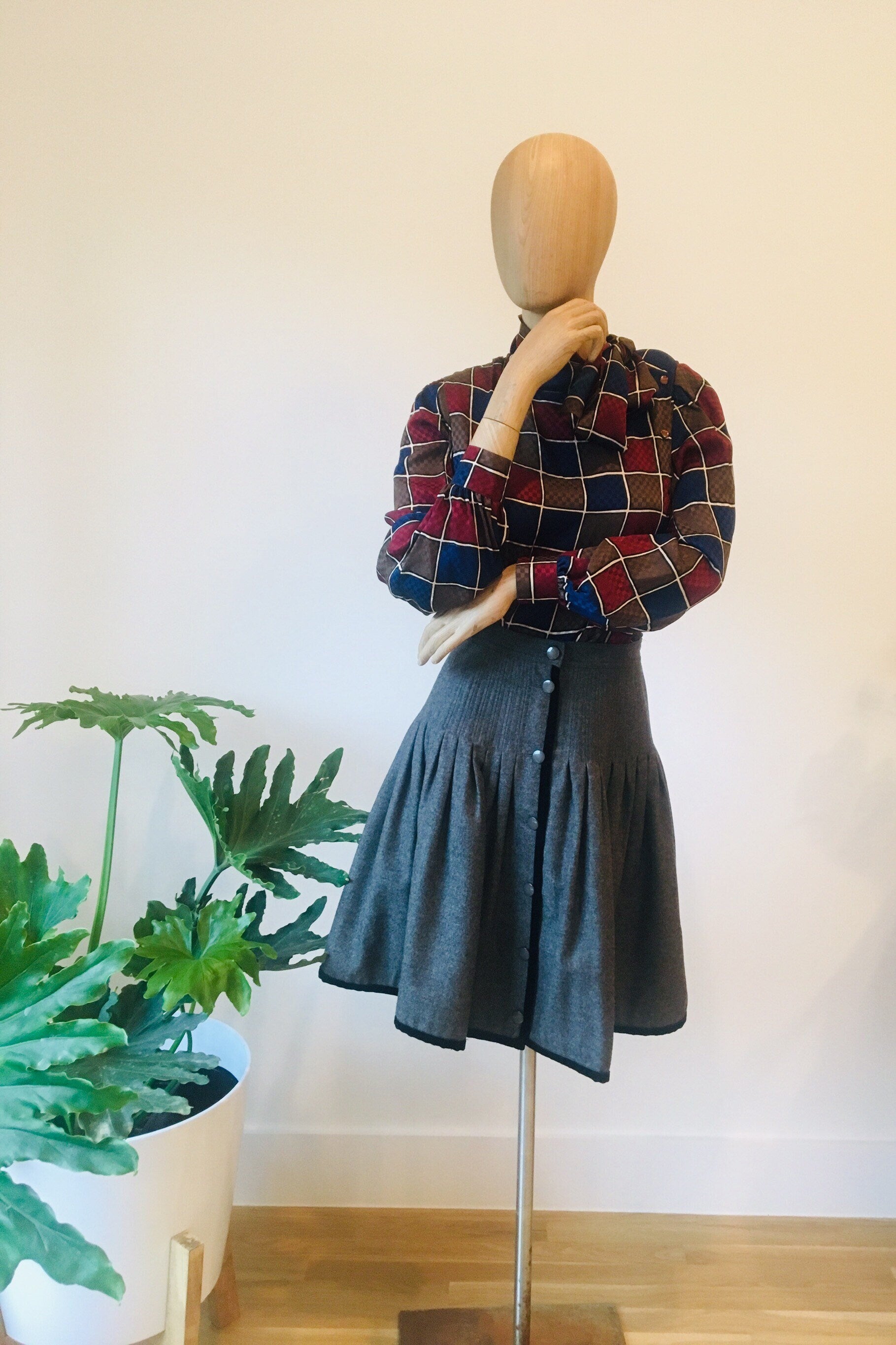 Vintage Valentino Fit and Flare Pleated Front Button Over The Knee Skirt