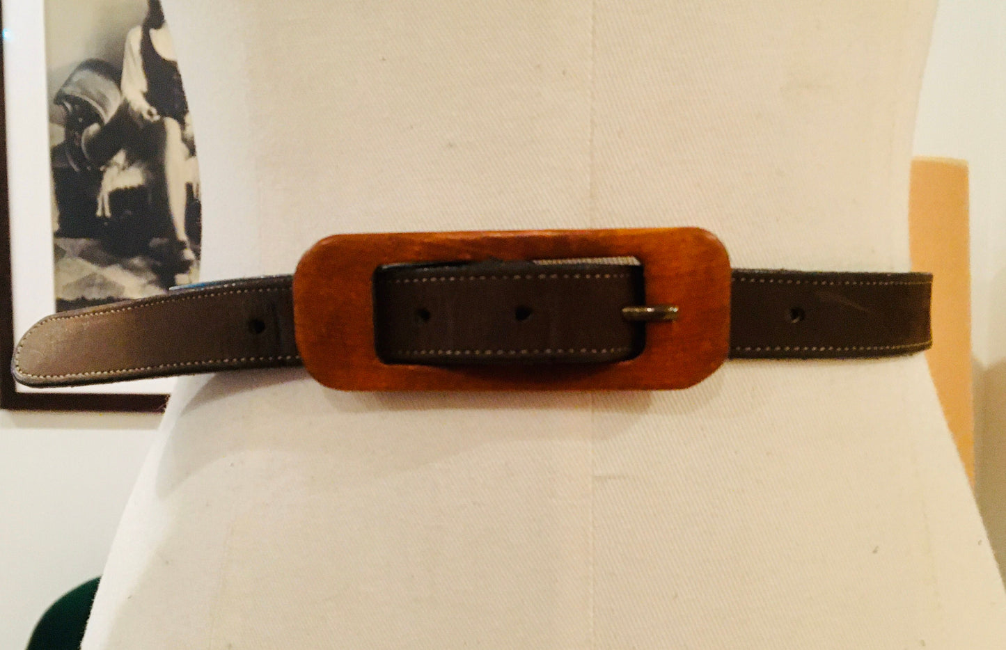 Vintage Brown Suede Skinny Belt / Boho Wooden Buckle / 70s Skinny Belt