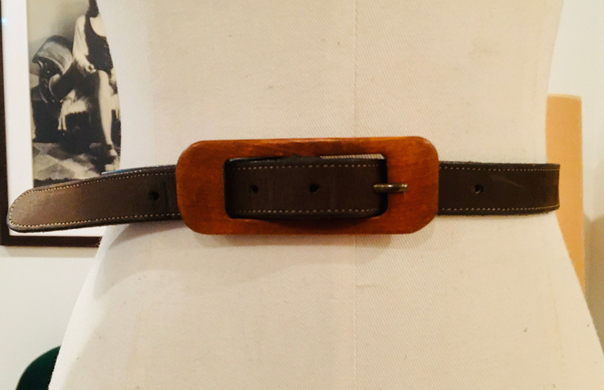 Vintage Brown Suede Skinny Belt / Boho Wooden Buckle / 70s Skinny Belt