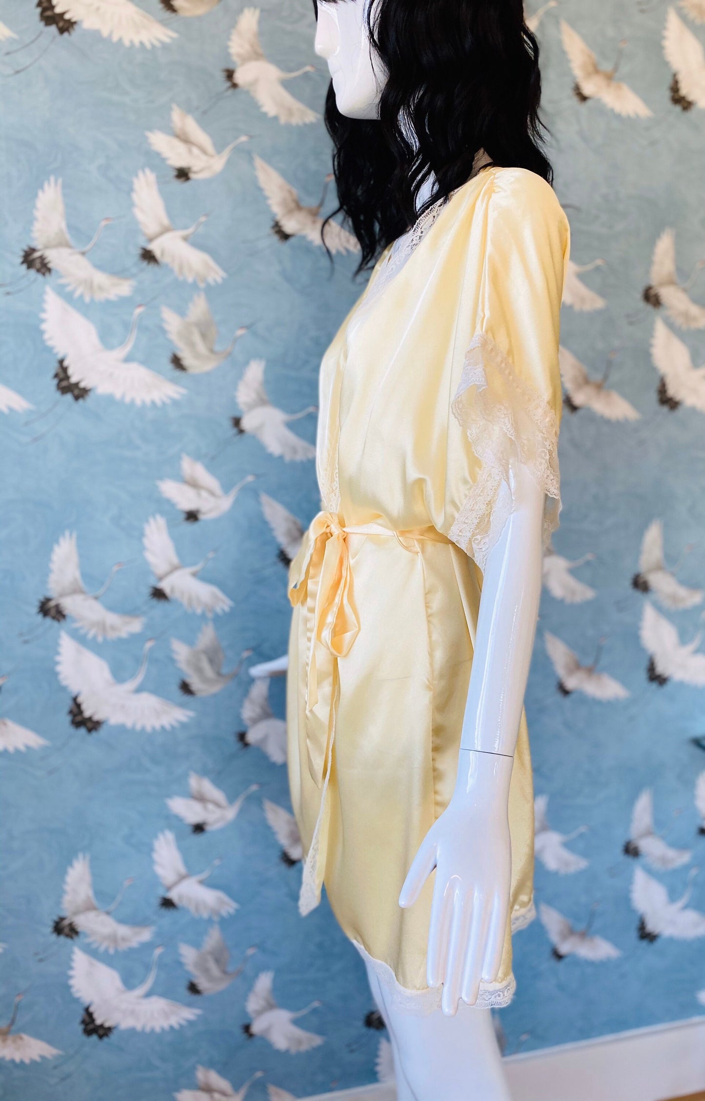 Lily of France Sleepwear Satin Short Sexy Robe / Vintage Short Lace Trim Wedding Robe / Satin Cream Short Robe