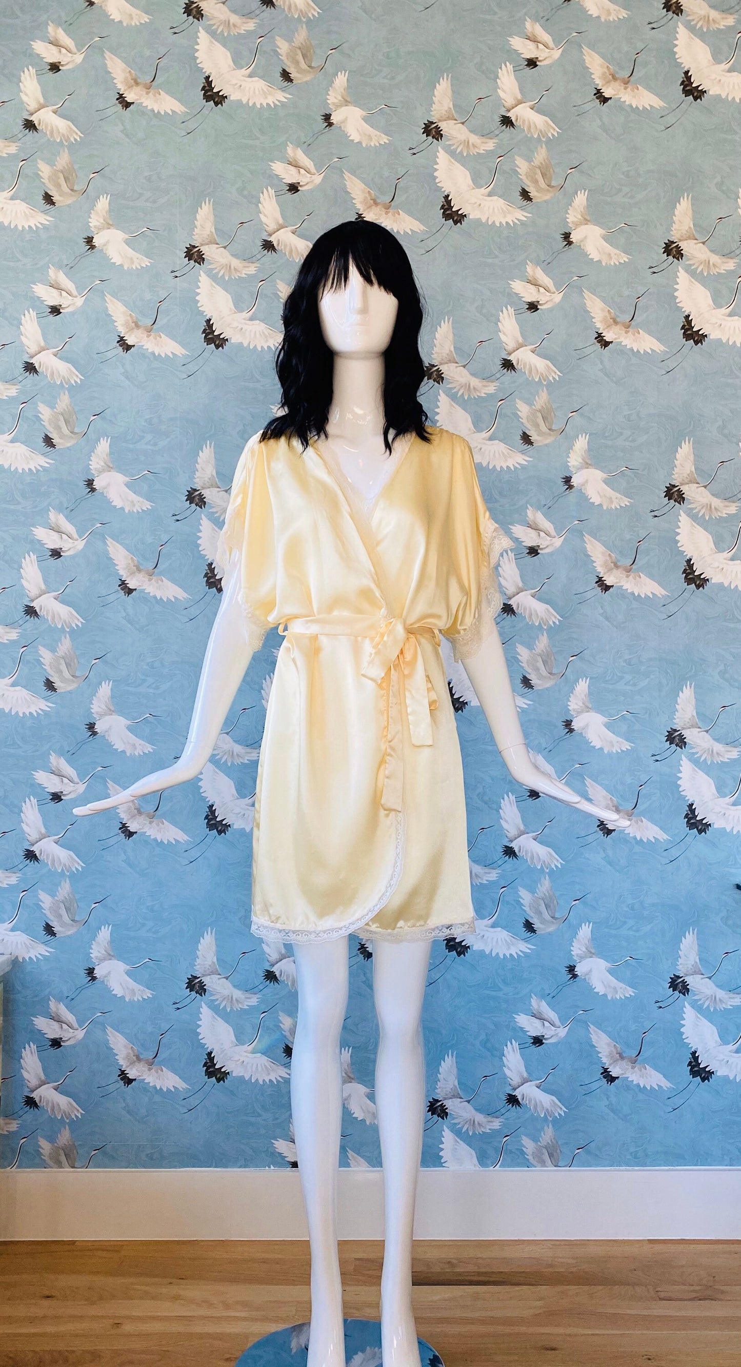 Lily of France Sleepwear Satin Short Sexy Robe / Vintage Short Lace Trim Wedding Robe / Satin Cream Short Robe