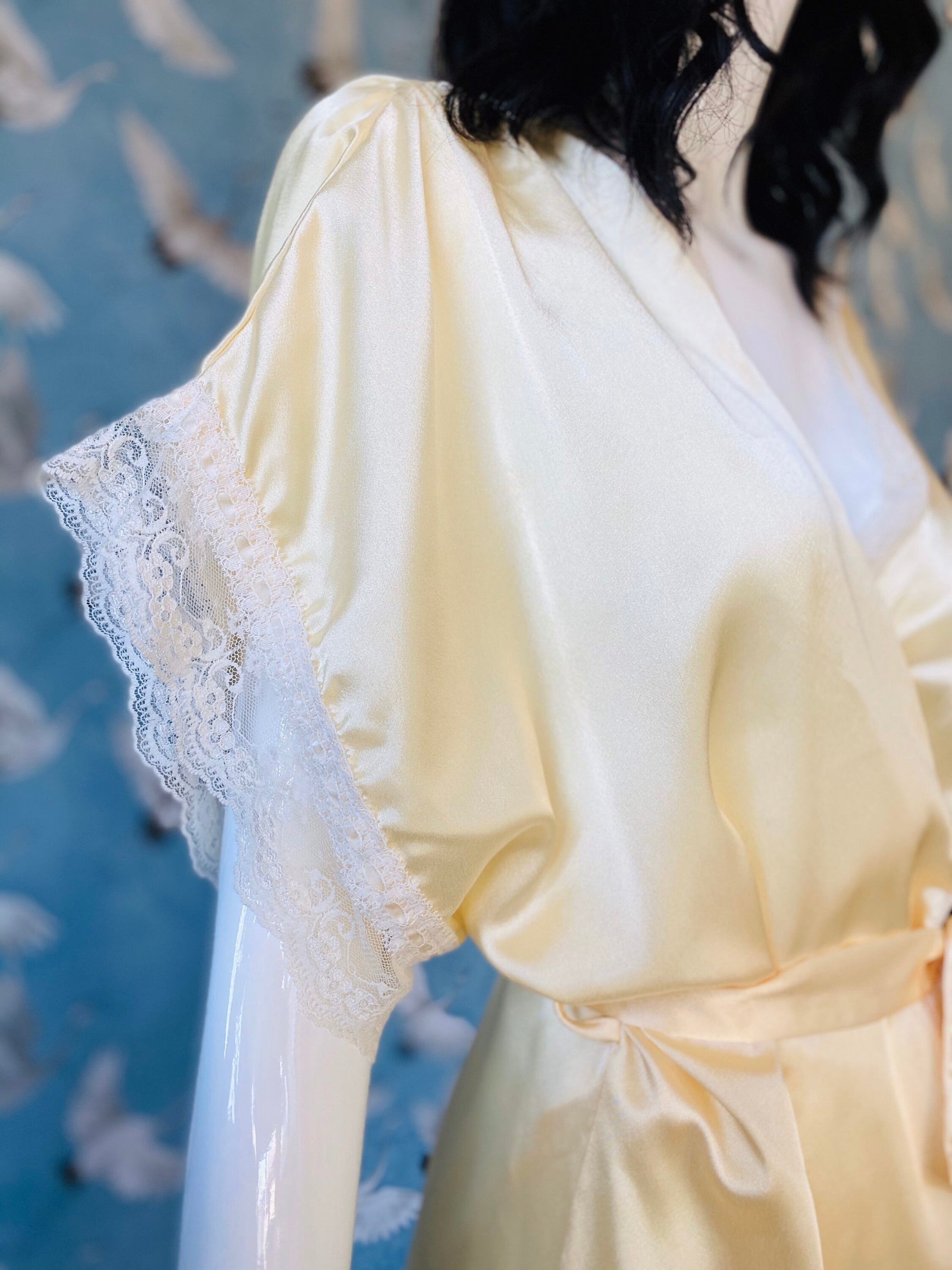 Lily of France Sleepwear Satin Short Sexy Robe / Vintage Short Lace Trim Wedding Robe / Satin Cream Short Robe