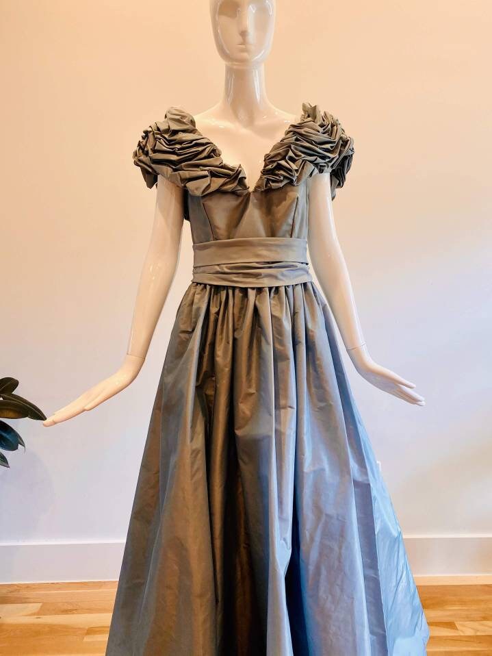 80s Victor COSTA Pale Blue Taffeta Ballgown / Vintage Princess Dress / Vintage Party Dress / Wedding / Quincenera